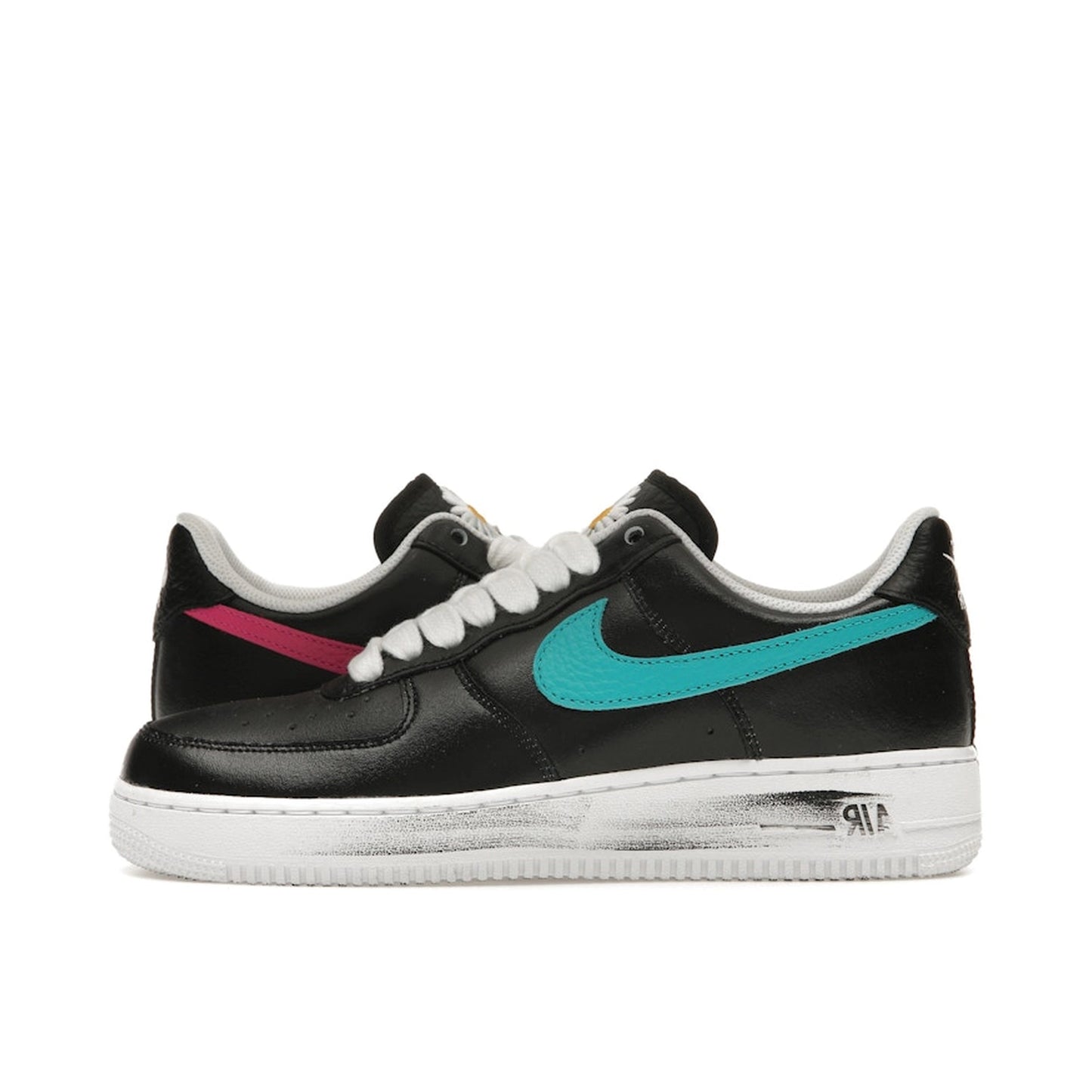 Nike Air Force 1 Low G-Dragon Peaceminusone Para-Noise 3.0 sneakers, side view, model AQ3692-004, black with white details.
