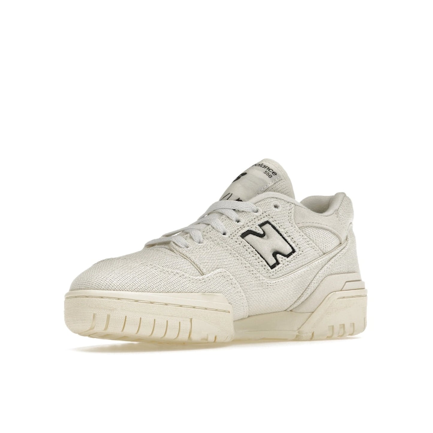 New Balance 550 sneakers, front view, model BB550MDA in rattan with sea salt details.