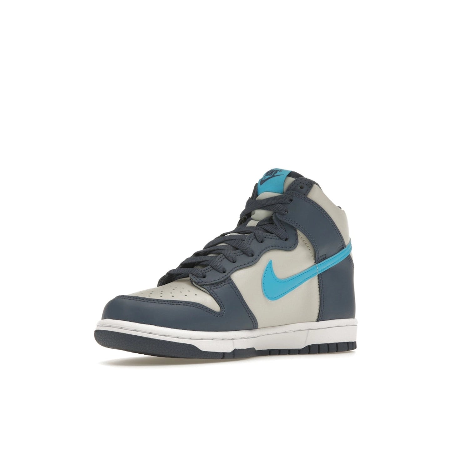 Nike Dunk High Light Bone Diffused Blue, front view, in grey and muted blue tones.