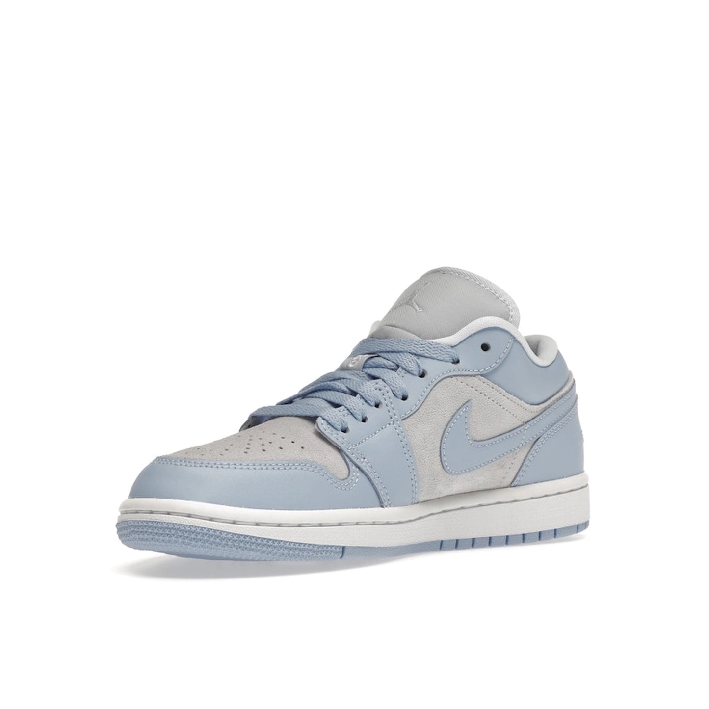 Jordan 1 Low, front view, in football grey with contrasting aluminum tones.
