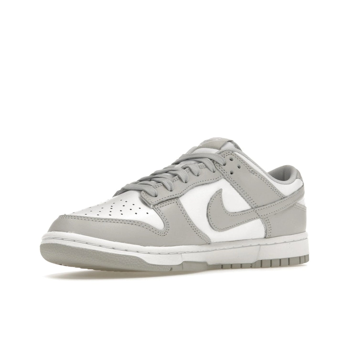 Nike Dunk Low sneakers in Grey Fog, front view, model DD1391-103 in grey and white.