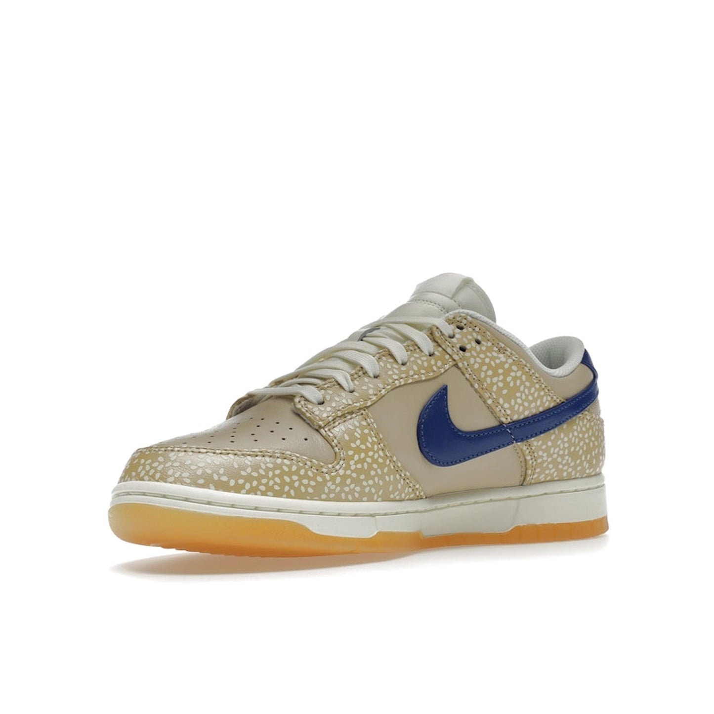 Nike Dunk Low Montreal Bagel sneakers, front view, model DZ4853-200, in sesame with beige and brown accents.