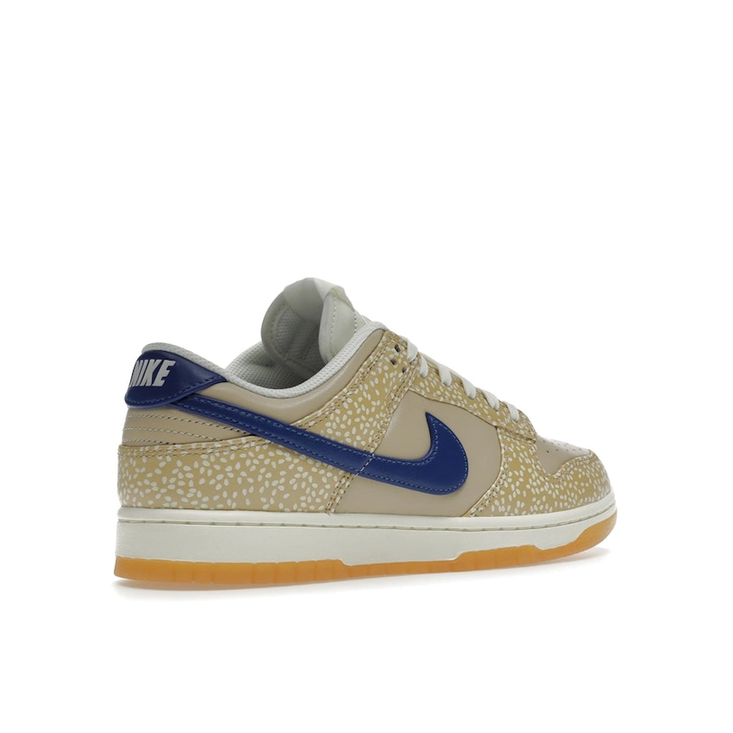 Nike Dunk Low Montreal Bagel sneakers, back view, model DZ4853-200, in sesame with beige and brown accents.