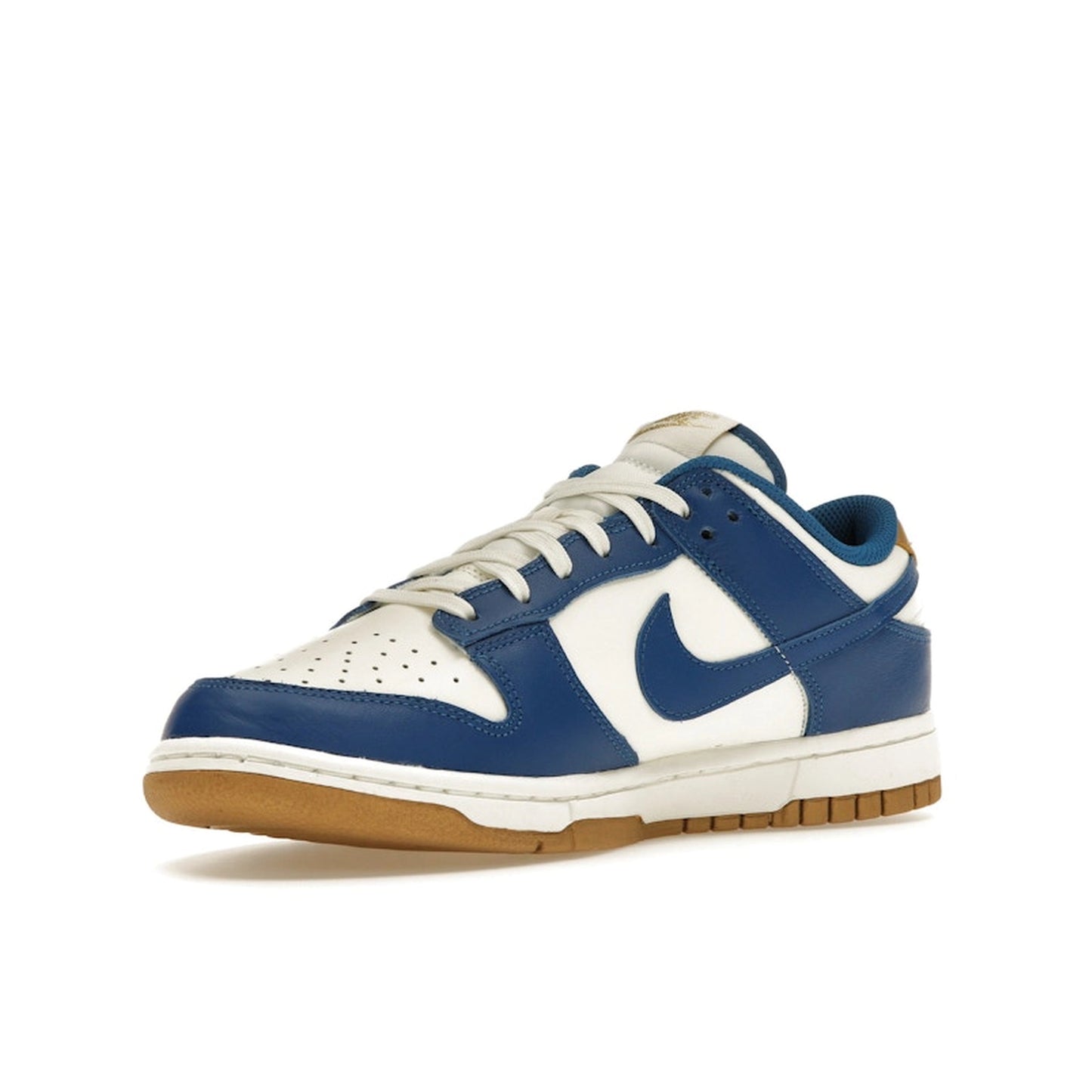 Nike Dunk Low Kansas City Royals Women’s sneakers, front view, in white and royal blue.