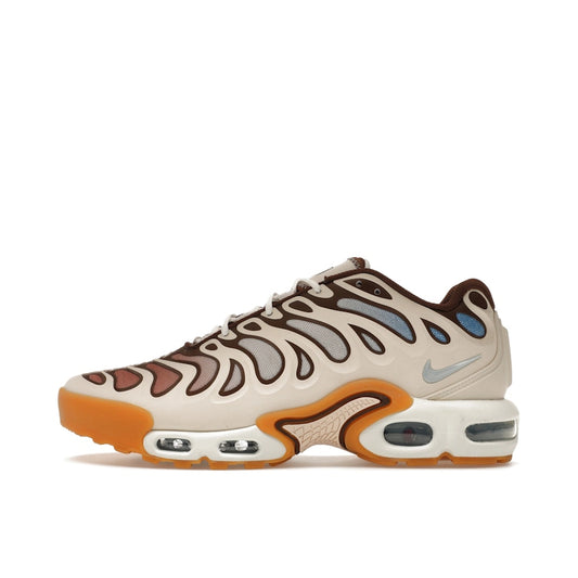Nike Air Max Plus Drift sneakers, side view, model FD4290-001, in Phantom and Cacao Wow, beige and brown.
