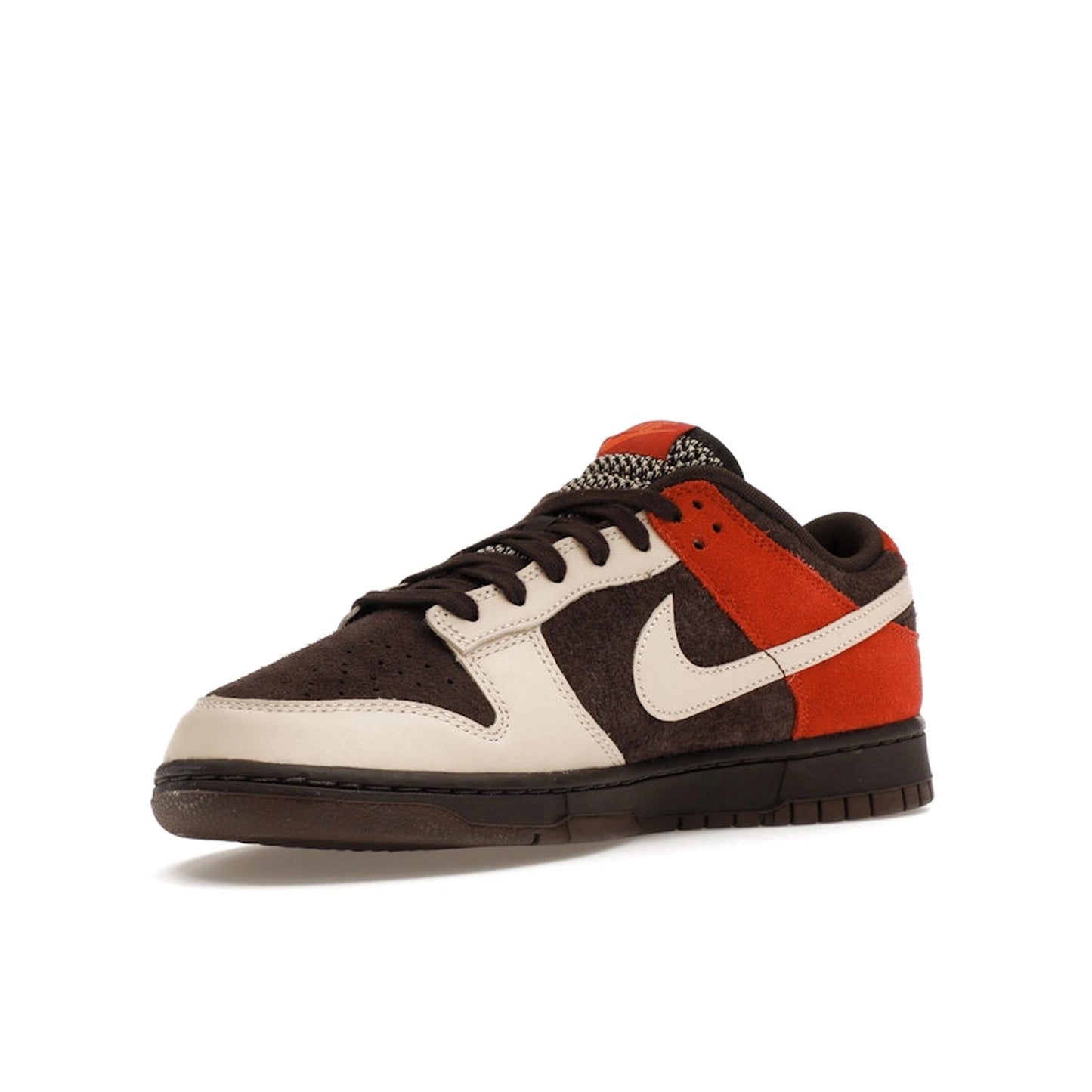 Nike Dunk Low Red Panda sneakers, front view, model FV0395-200 in beige and red with brown details.