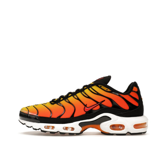 Nike Air Max Plus Sunset (2024) sneakers, side view, model HF0552-001, with an orange-to-yellow gradient.