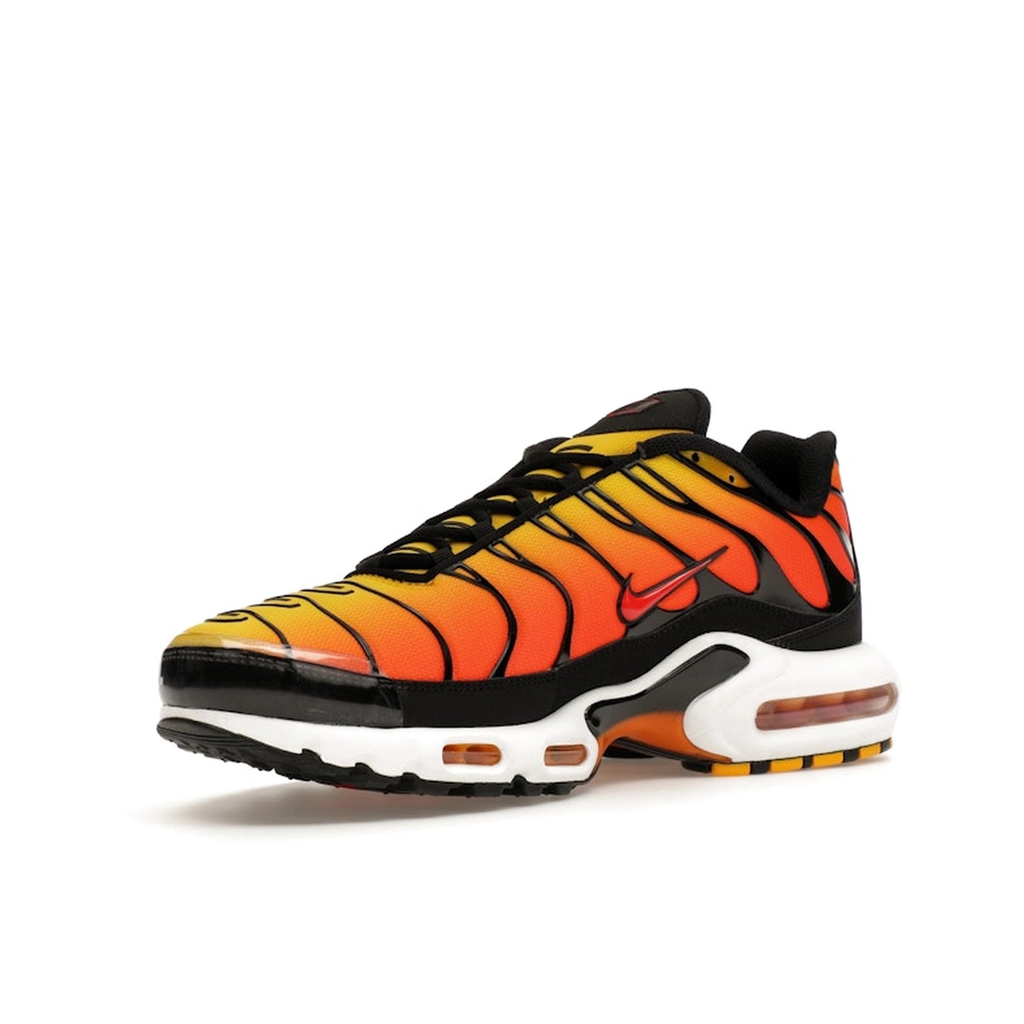Nike Air Max Plus Sunset (2024) sneakers, front view, model HF0552-001, with an orange-to-yellow gradient.