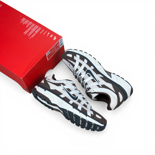 Nike P-6000 Phantom Baroque Brown Metallic Summit White Armory Navy (Women’s) HV8972-001 – EU 39, brand new with cut box