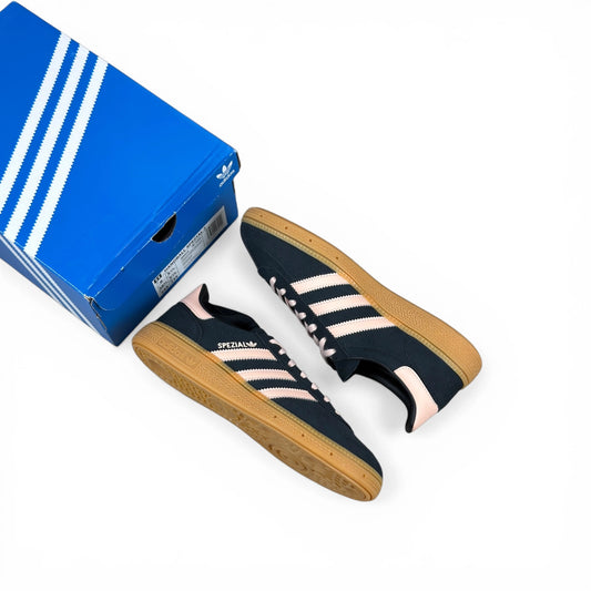 adidas Handball Spezial Black Powder Coral Gum JQ0214 – EU 38 2/3, brand new with original box