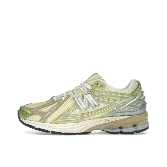 New Balance 1906R U1906RND, side view, in soft yellow parchment with vintage running silhouette.