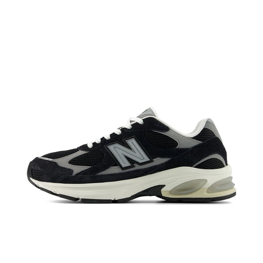 New Balance 2010 men's sneaker in black and silver mesh‑leather