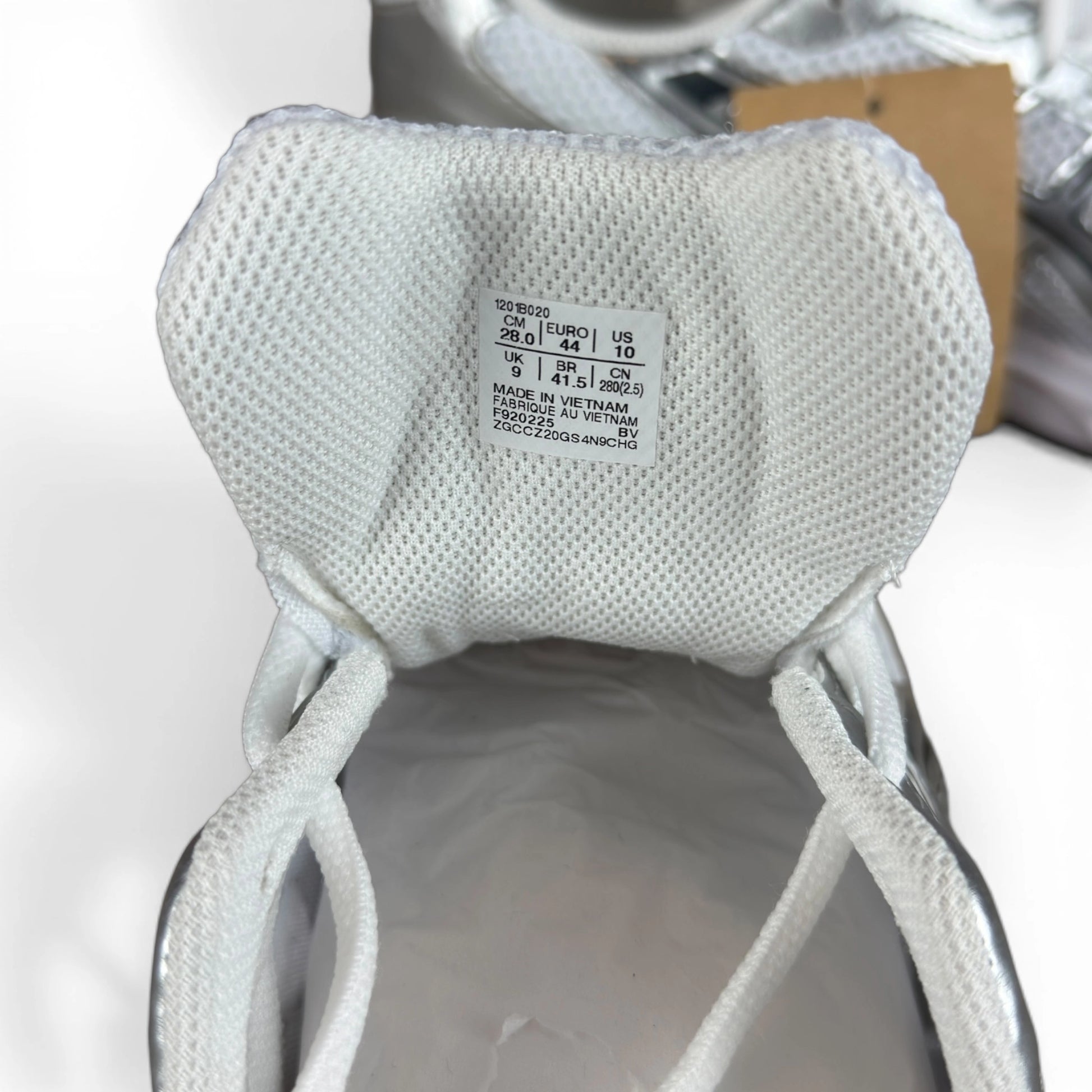 ASICS Gel-1130 White Pure Silver 1201B020-100 – EU 44, brand new with original box