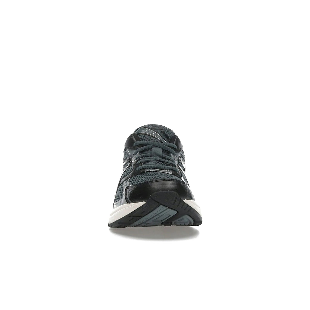 ASICS Gel‑1130 sneakers in black with pure silver accents, unisex design – image 2 of 4