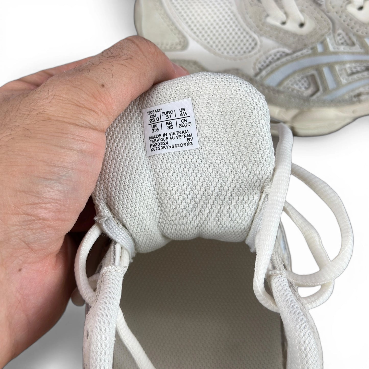 ASICS Gel-NYC White Pure Silver Cream 1203A617-100 – EU 37, brand new with original box