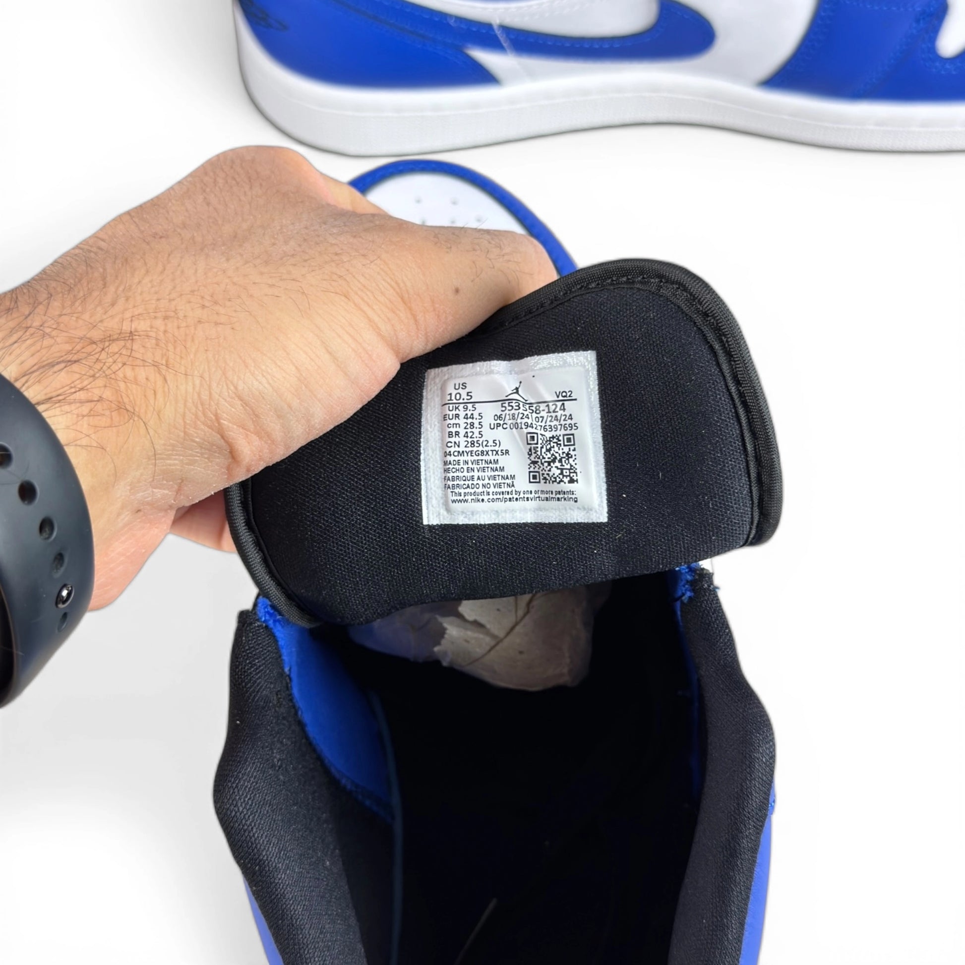 Jordan 1 Low Game Royal 553558-124 – EU 44.5, brand new with original box