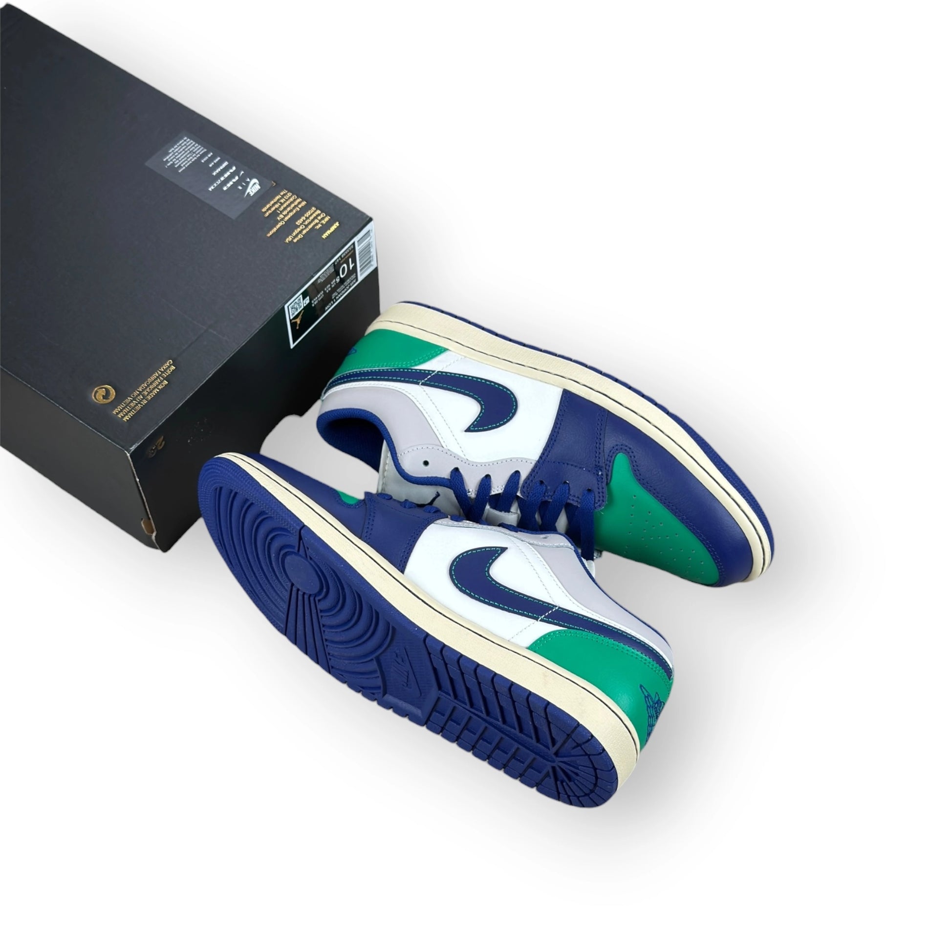 Air Jordan 1 Low Rare Air 553558-147 – EU 44.5, brand new with cut outlet box