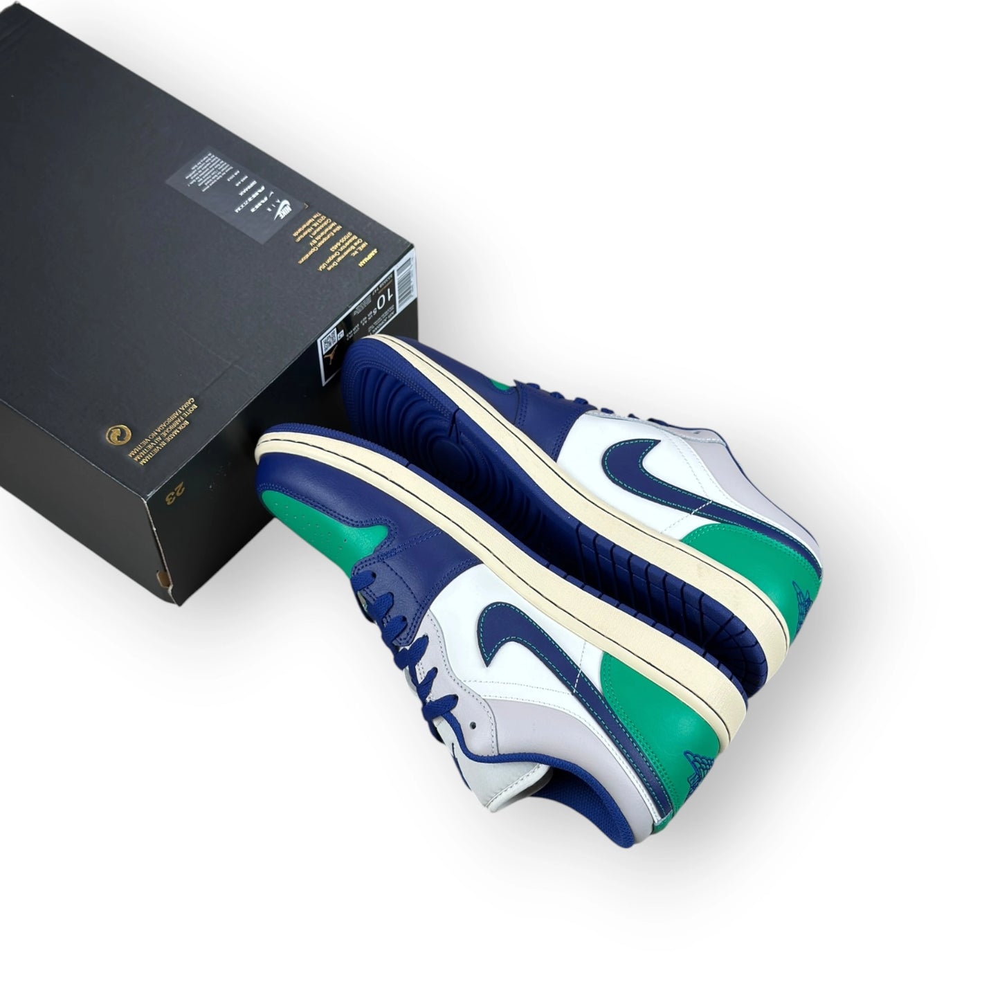 Air Jordan 1 Low Rare Air 553558-147 – EU 44.5, brand new with cut outlet box