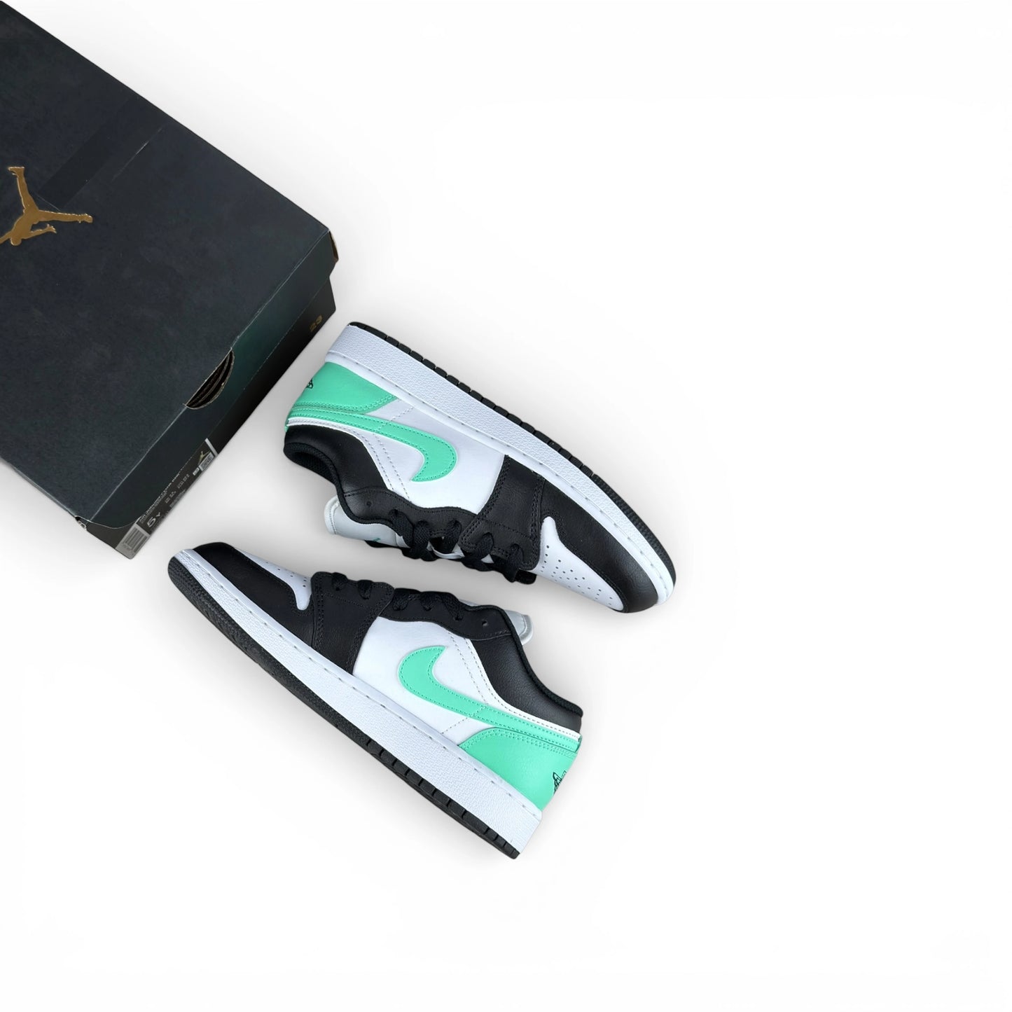 Jordan 1 Low Green Glow (GS) 553560-131 – EU 37½, brand new with original box