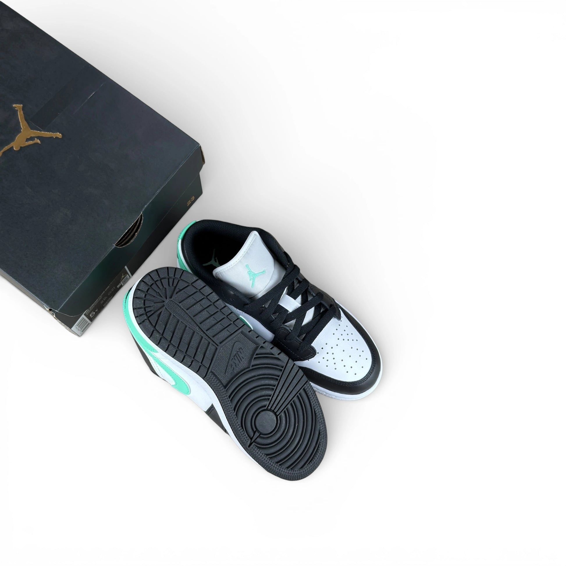 Jordan 1 Low Green Glow (GS) 553560-131 – EU 37½, brand new with original box