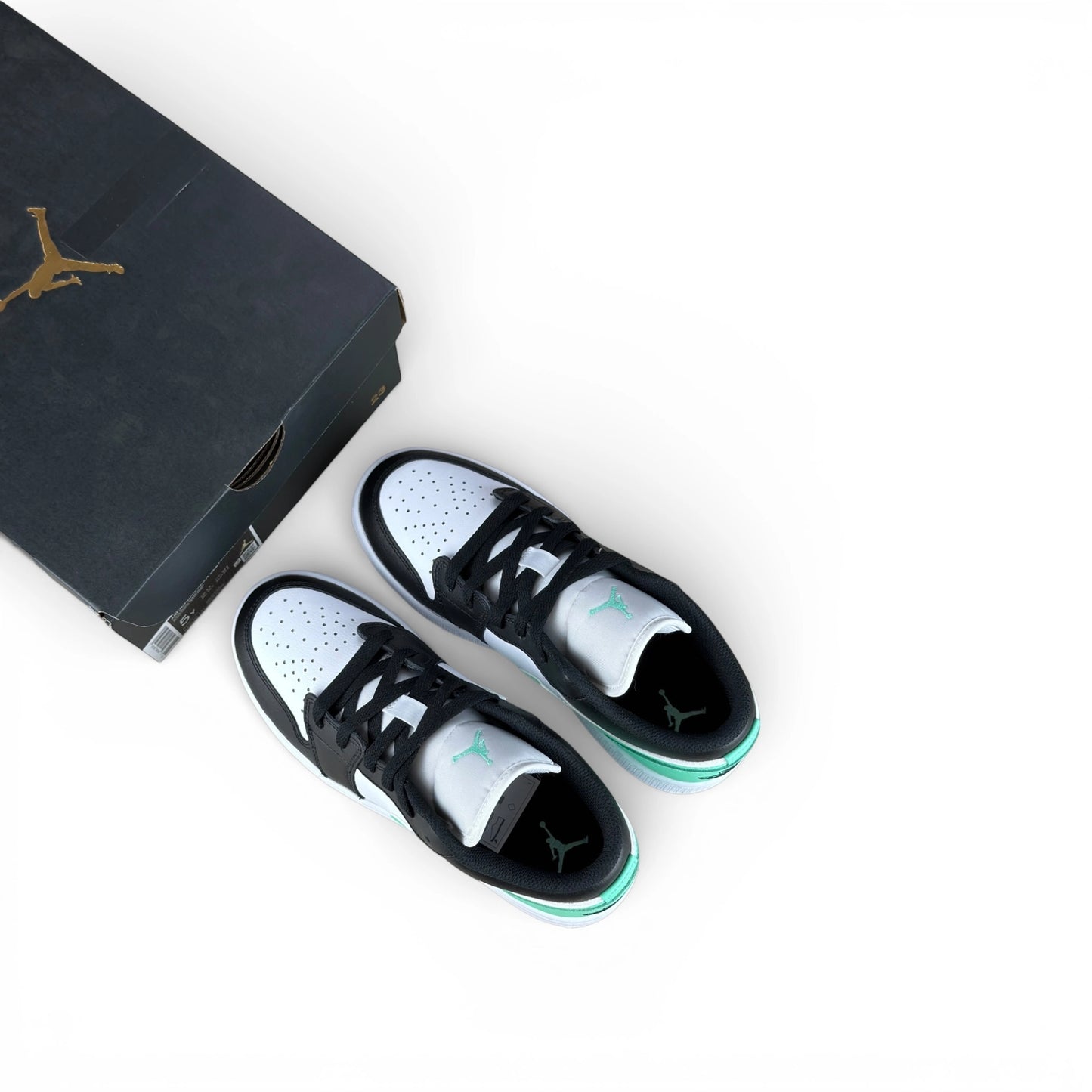 Jordan 1 Low Green Glow (GS) 553560-131 – EU 37½, brand new with original box