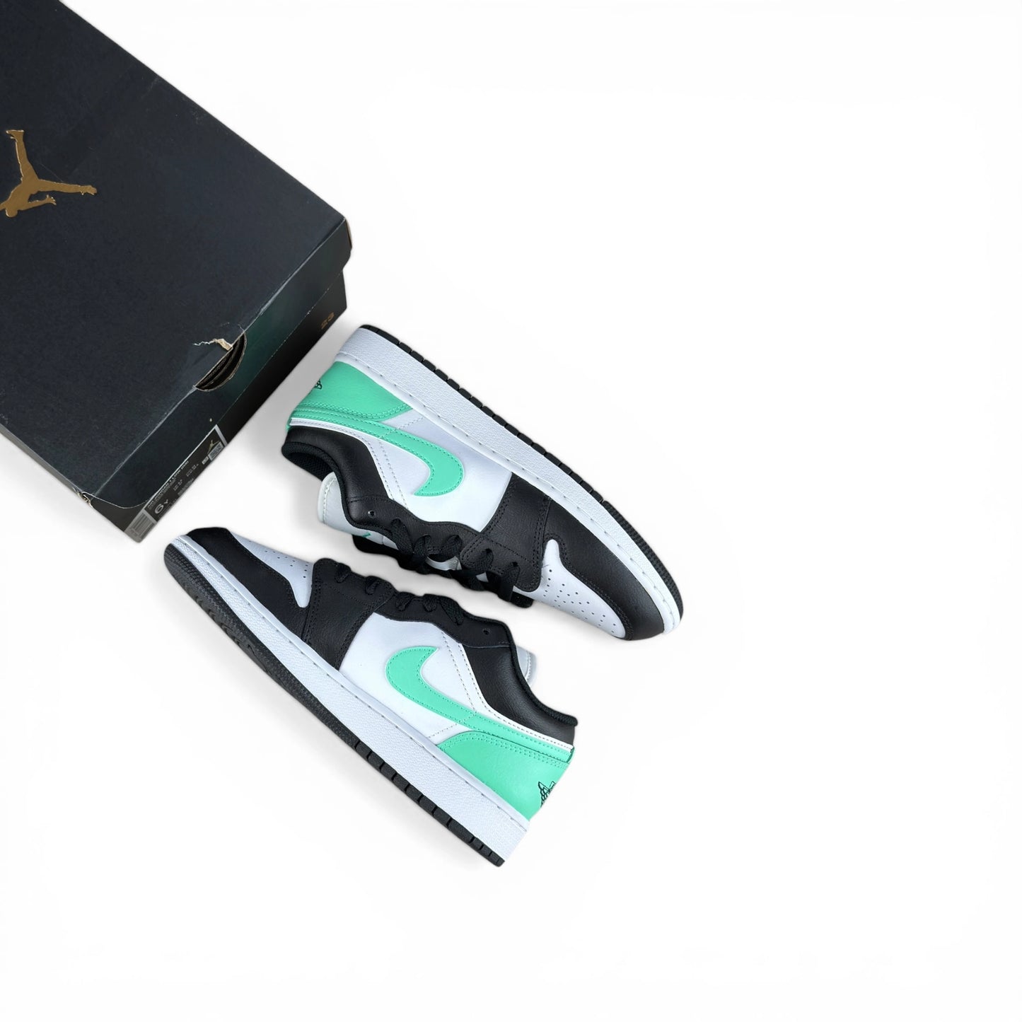 Jordan 1 Low Green Glow (GS) 553560-131 – EU 38.5, brand new with original box
