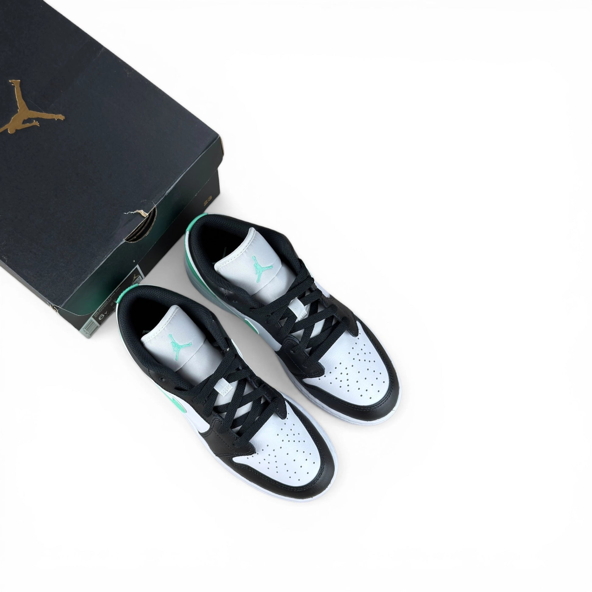 Jordan 1 Low Green Glow (GS) 553560-131 – EU 38.5, brand new with original box