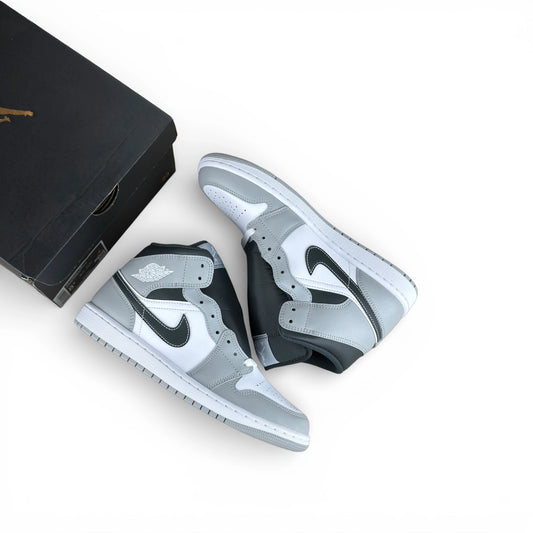 Jordan 1 Mid Light Smoke Grey Anthracite 554724-078 – EU 42, brand new retail pair with box