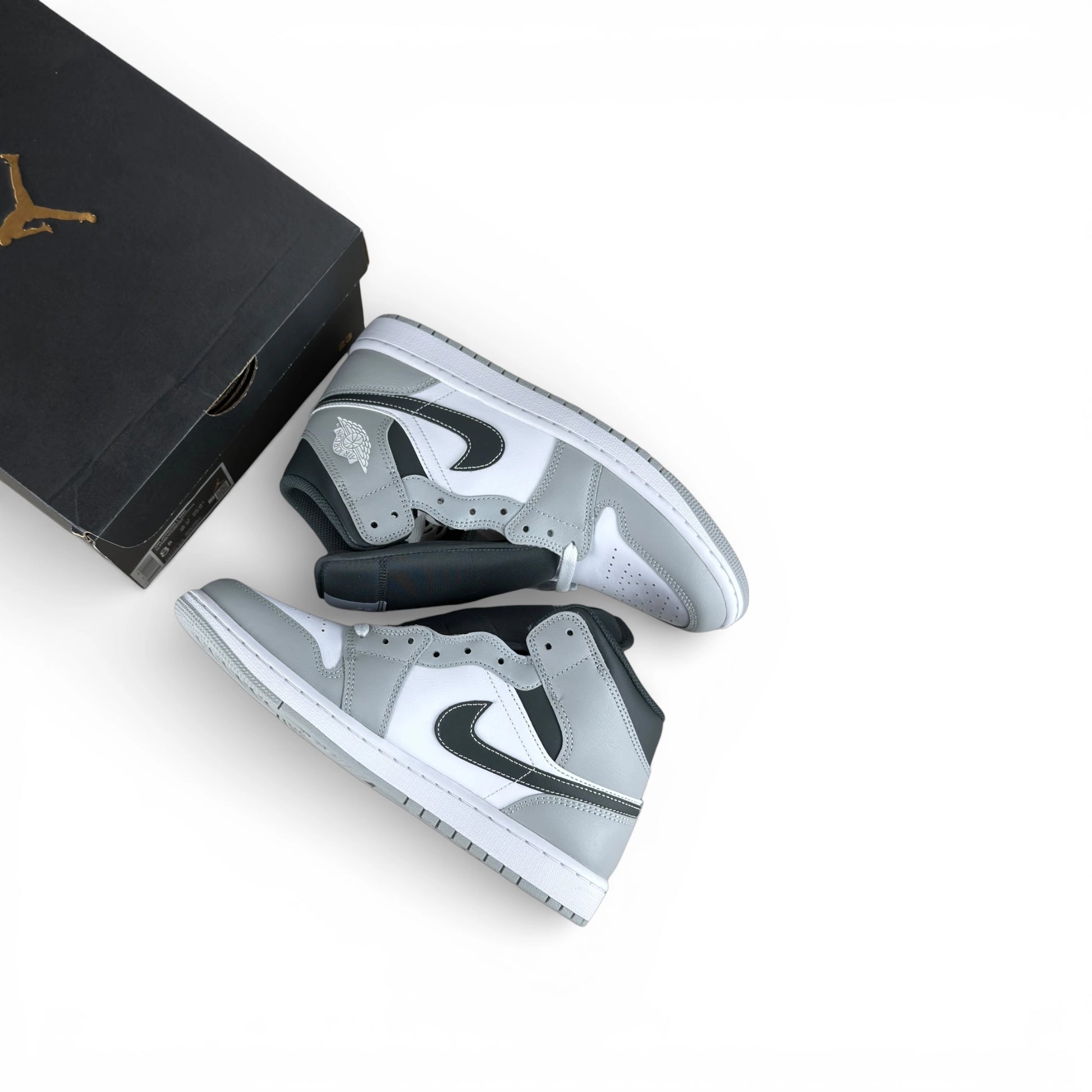 Jordan 1 Mid Light Smoke Grey Anthracite 554724-078 – EU 42, brand new retail pair with box