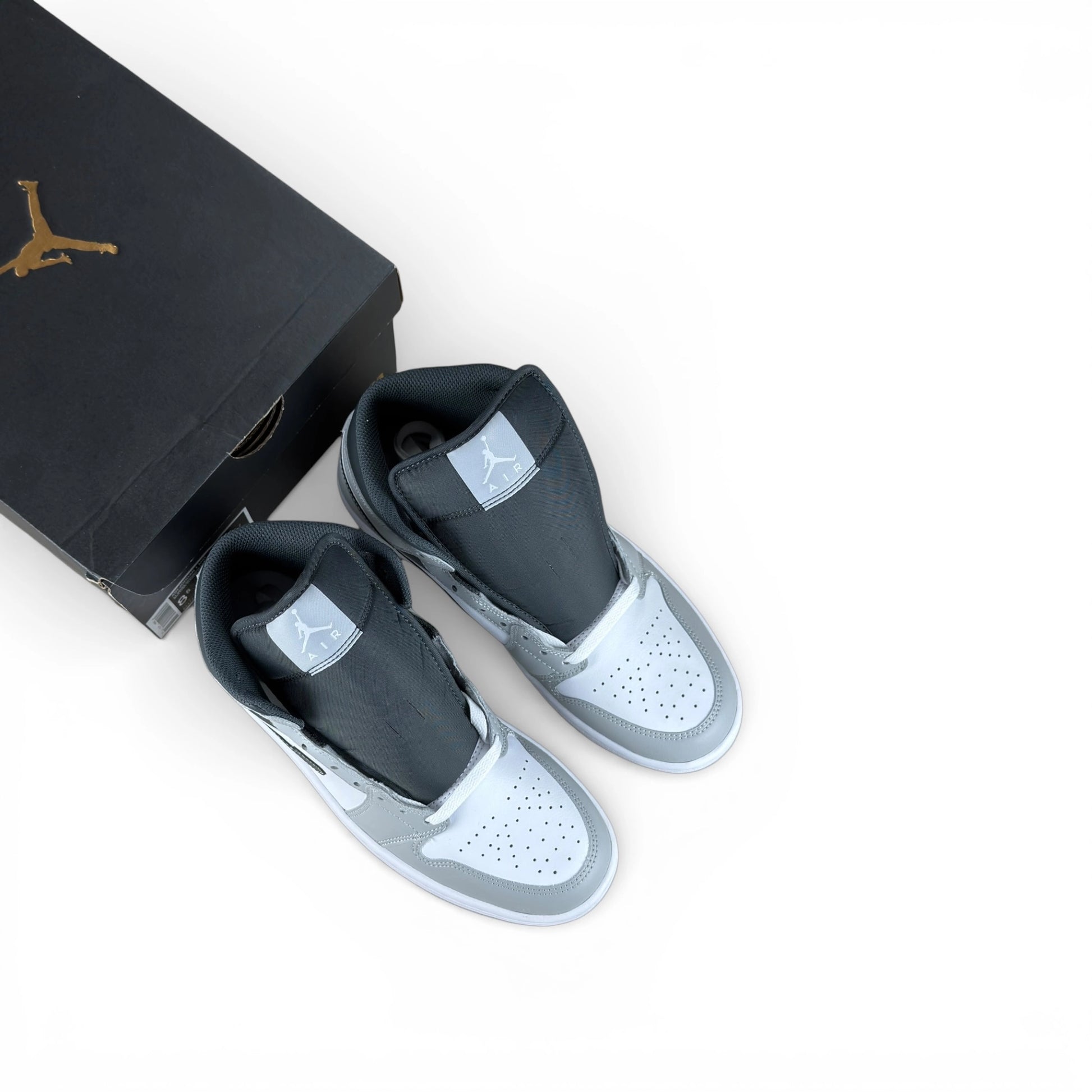 Jordan 1 Mid Light Smoke Grey Anthracite 554724-078 – EU 42, brand new retail pair with box