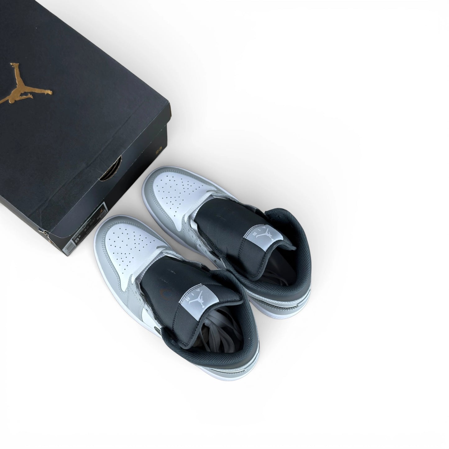 Jordan 1 Mid Light Smoke Grey Anthracite 554724-078 – EU 42, brand new retail pair with box