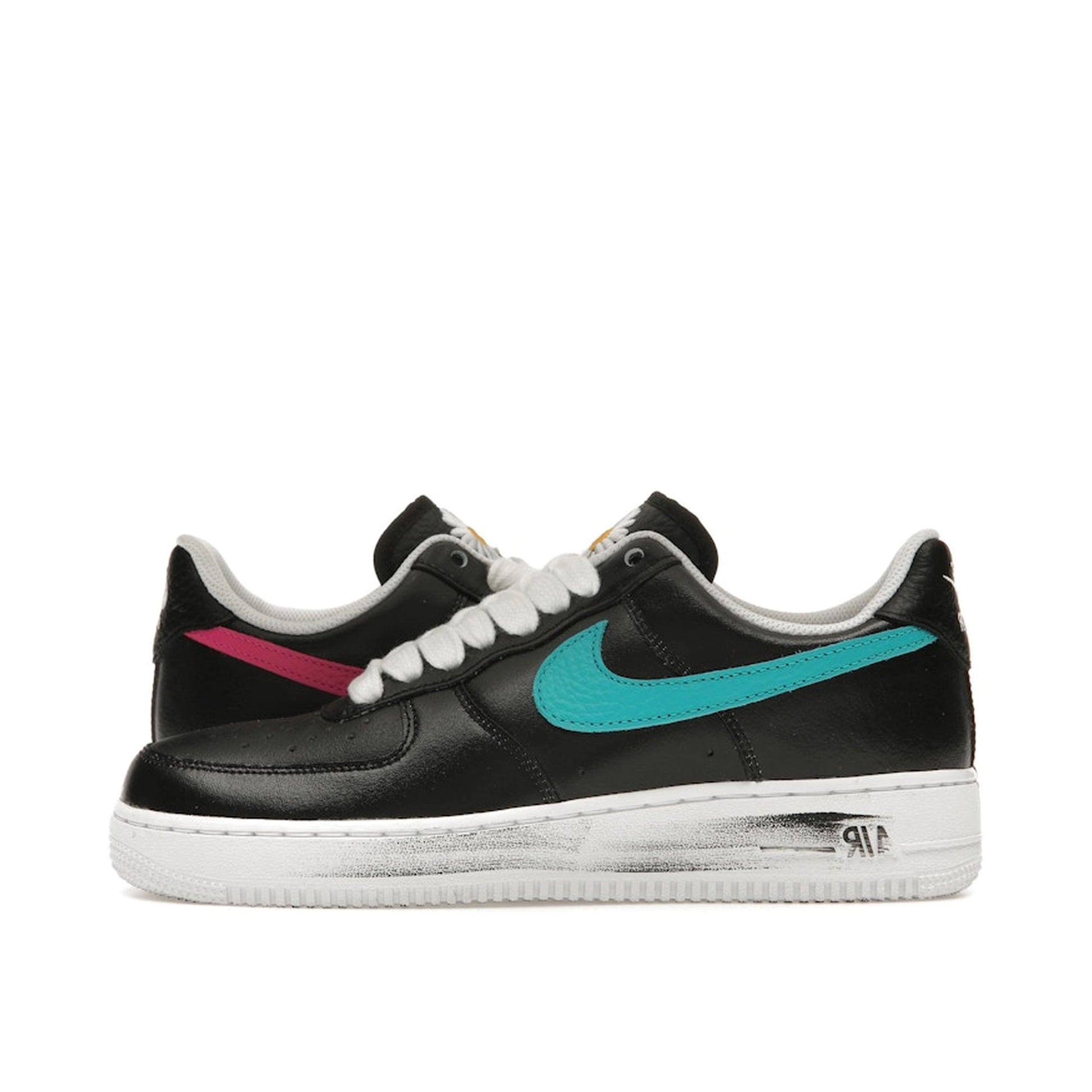 Nike Air Force 1 Low G-Dragon Peaceminusone Para-Noise 3.0 sneakers, side view, model AQ3692-004, black with white details.