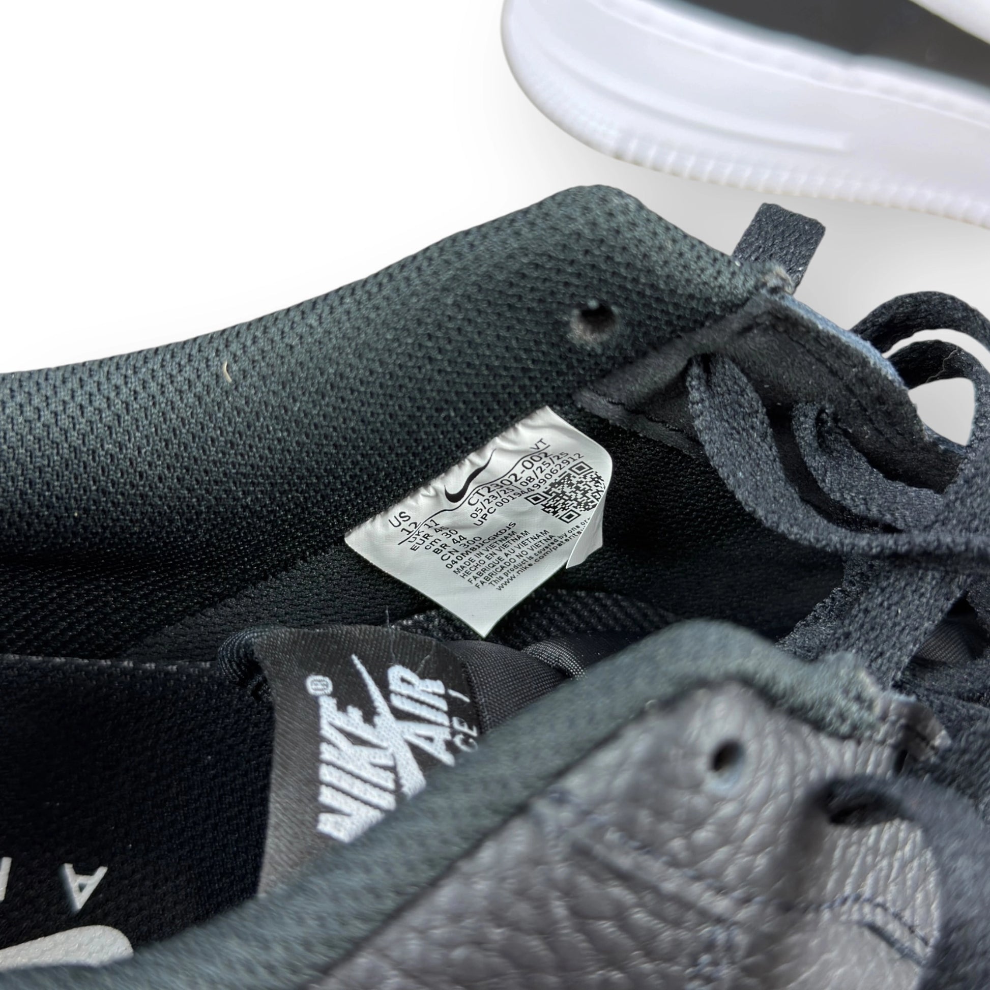 Nike Air Force 1 Low '07 Black White Pebbled Leather CT2302-002 – EU 46, brand new with original box