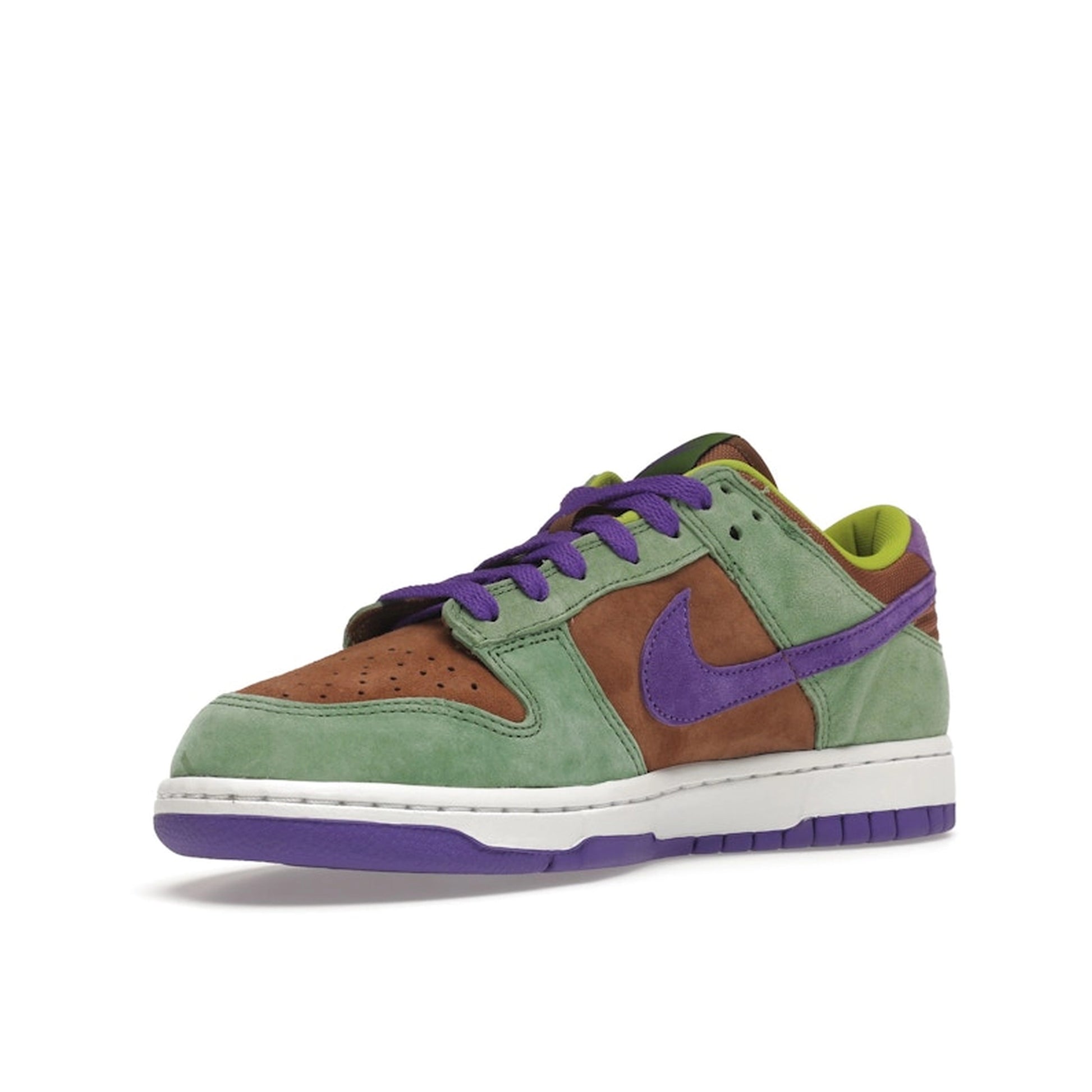 Nike Dunk Low Veneer 2020-2024 sneakers, front view, model DA1469-200 in brown, green, and purple.