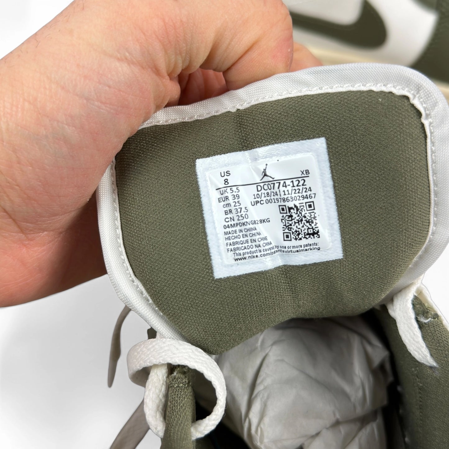 Jordan 1 Low Medium Olive (Women’s) DC0774-122 – EU 39, brand new with original box