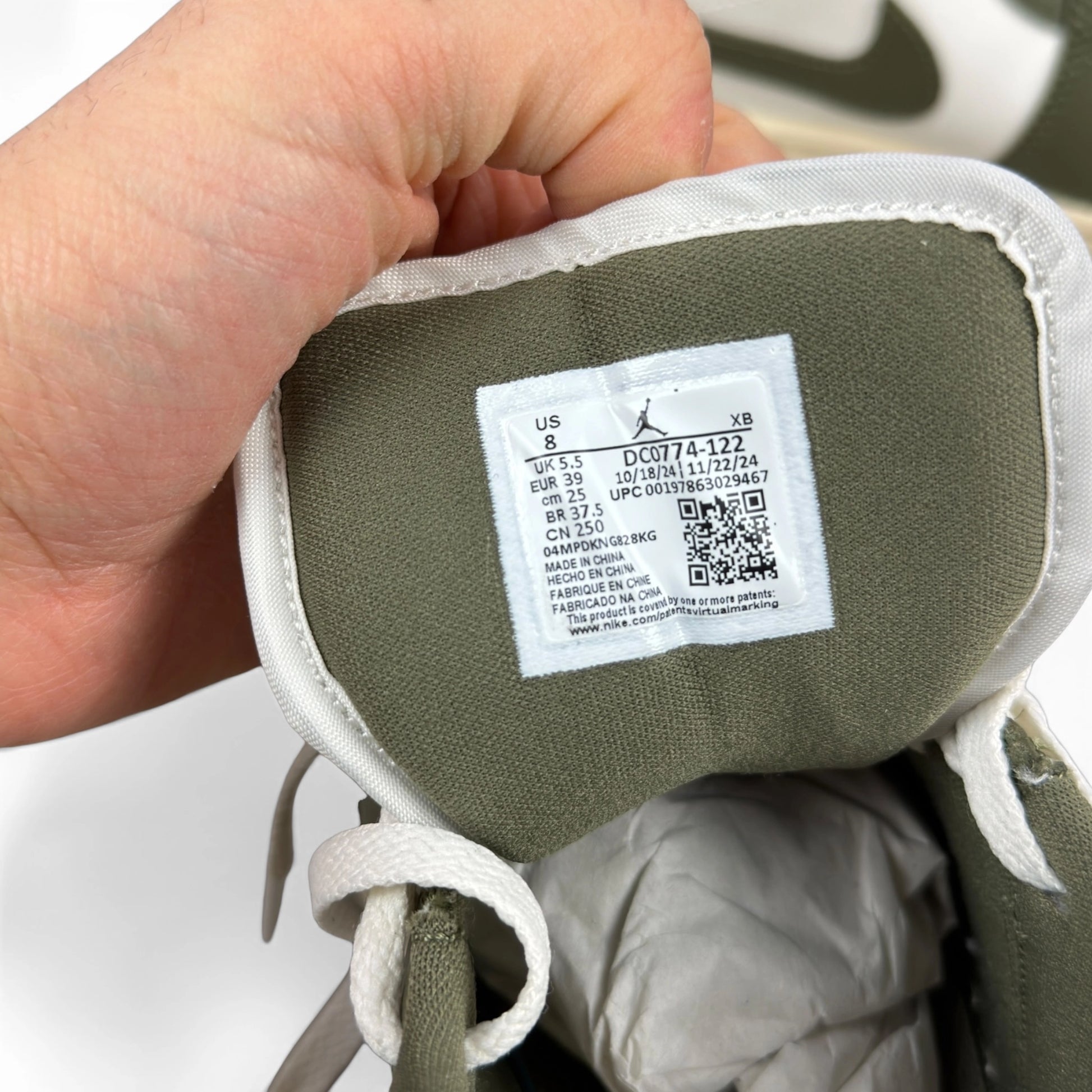 Jordan 1 Low Medium Olive (Women’s) DC0774-122 – EU 39, brand new with original box