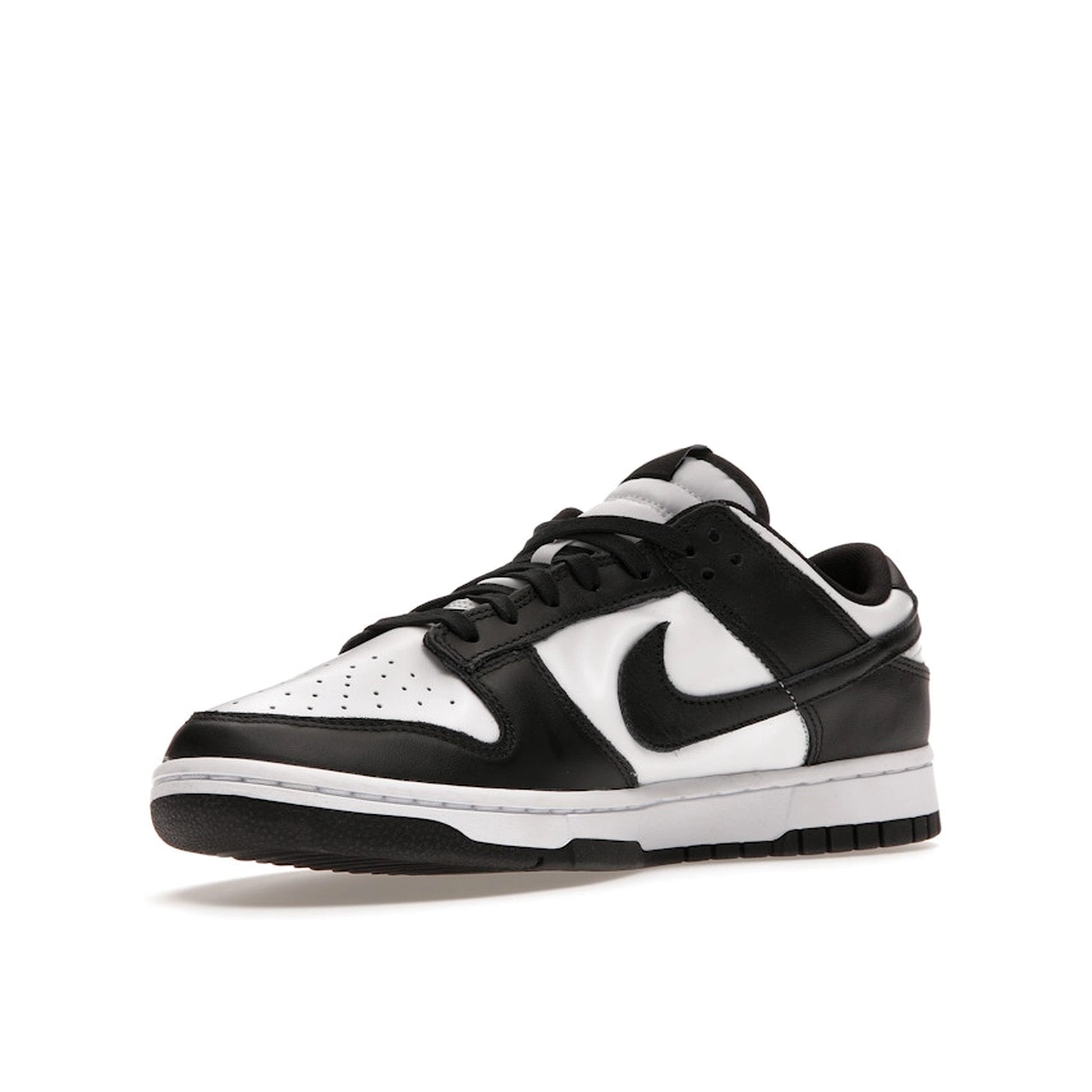 Nike Dunk Low Retro sneakers, front view, model DD1391-100 in white with black panda details.