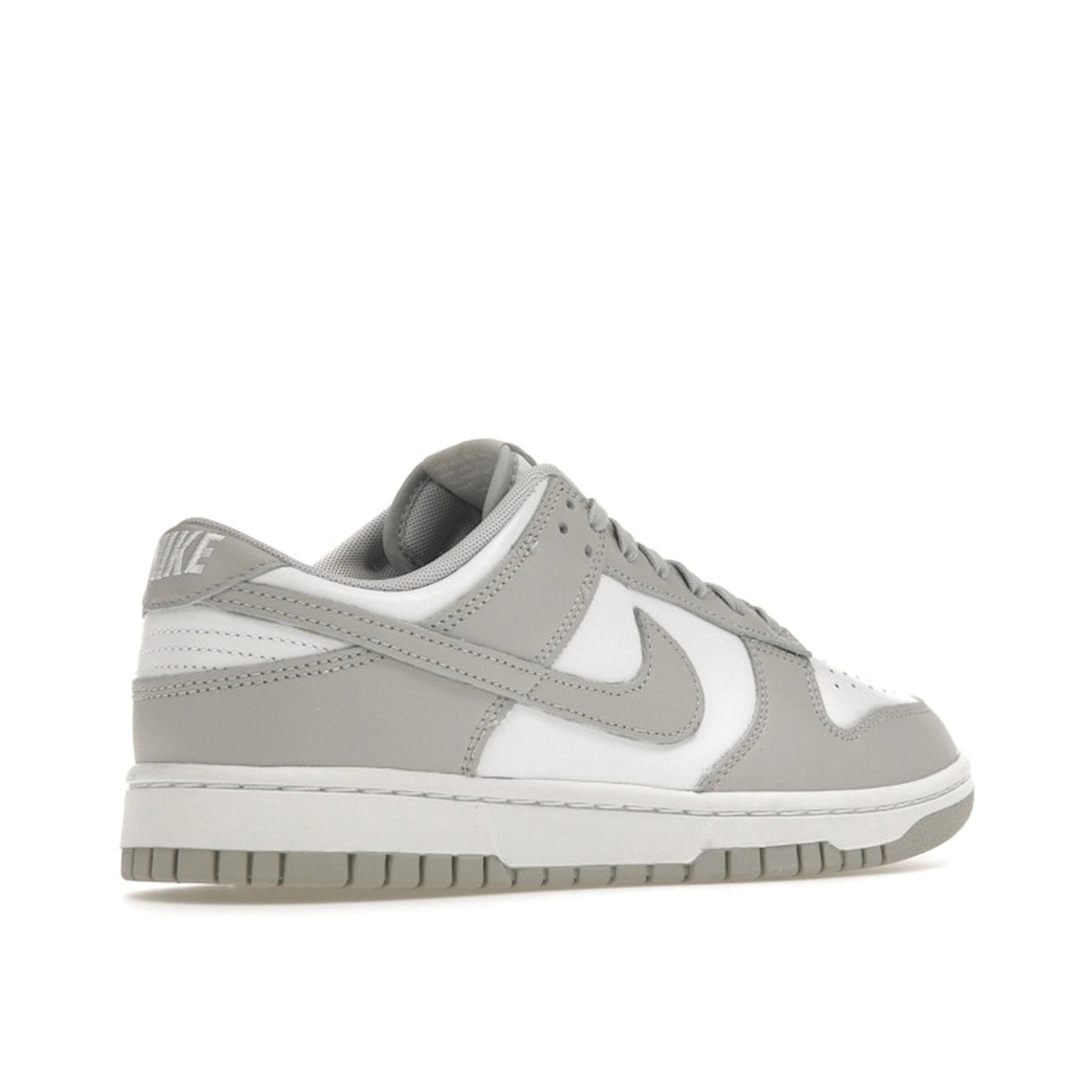 Nike Dunk Low sneakers in Grey Fog, back view, model DD1391-103 in grey and white.