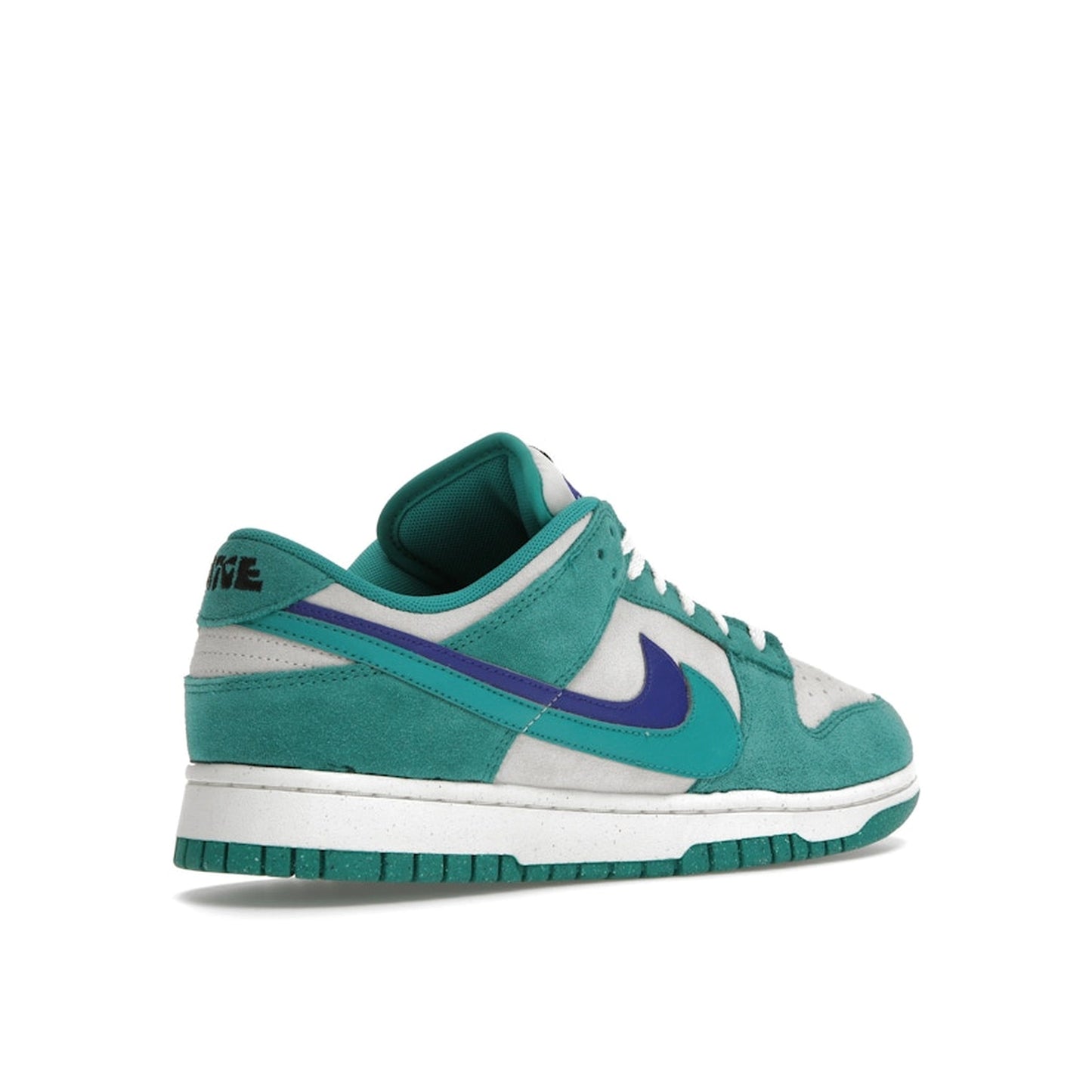 Nike Dunk Low SE '85 Women's sneakers, back view, model DO9457-101 in Neptune green with white and grey details.