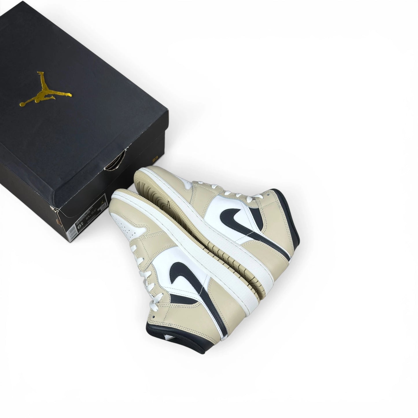 Jordan 1 Mid White Off Noir Rattan (GS) DQ8423-153 – EU 39, brand new with original box