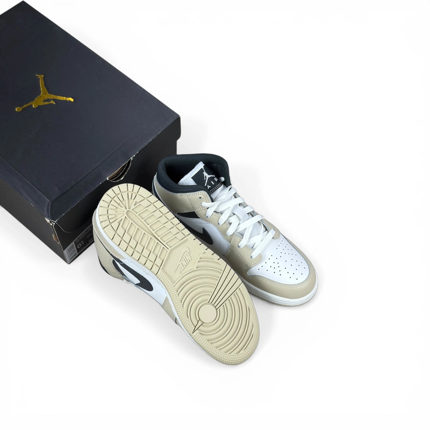 Jordan 1 Mid White Off Noir Rattan (GS) DQ8423-153 – EU 39, brand new with original box