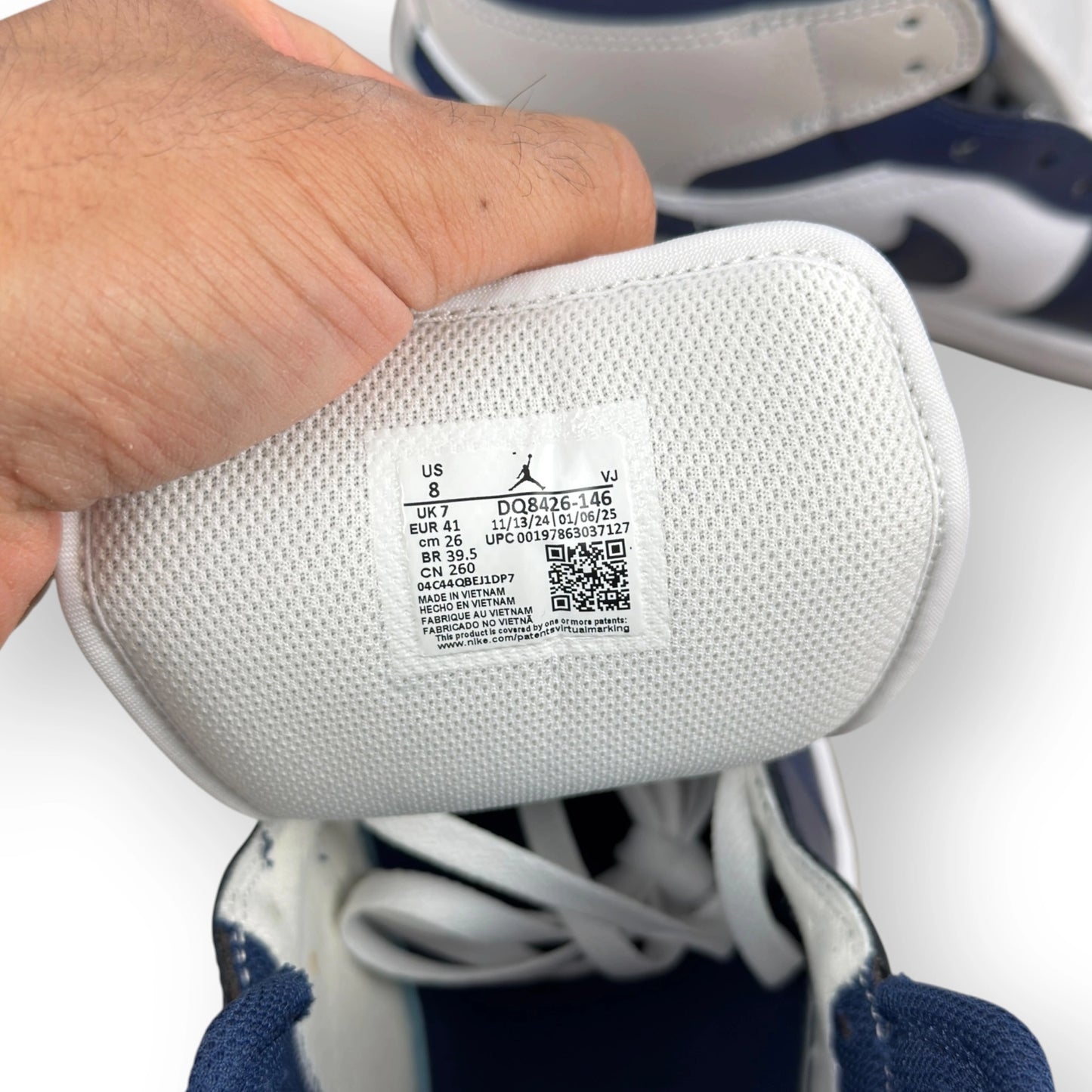 Air Jordan 1 Mid Neutral Grey Midnight Navy DQ8426-146 – EU 41, brand new with original box