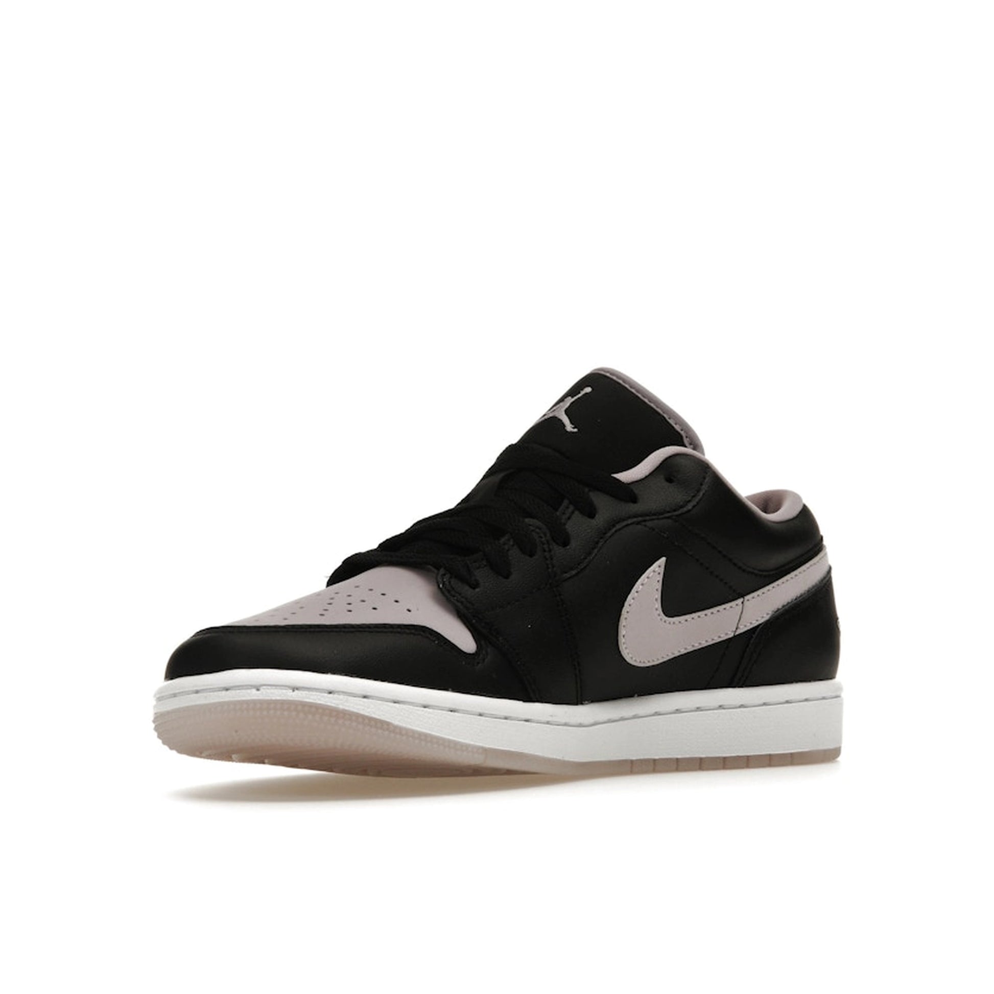 Jordan low se black iced lilac Segreto Lab1