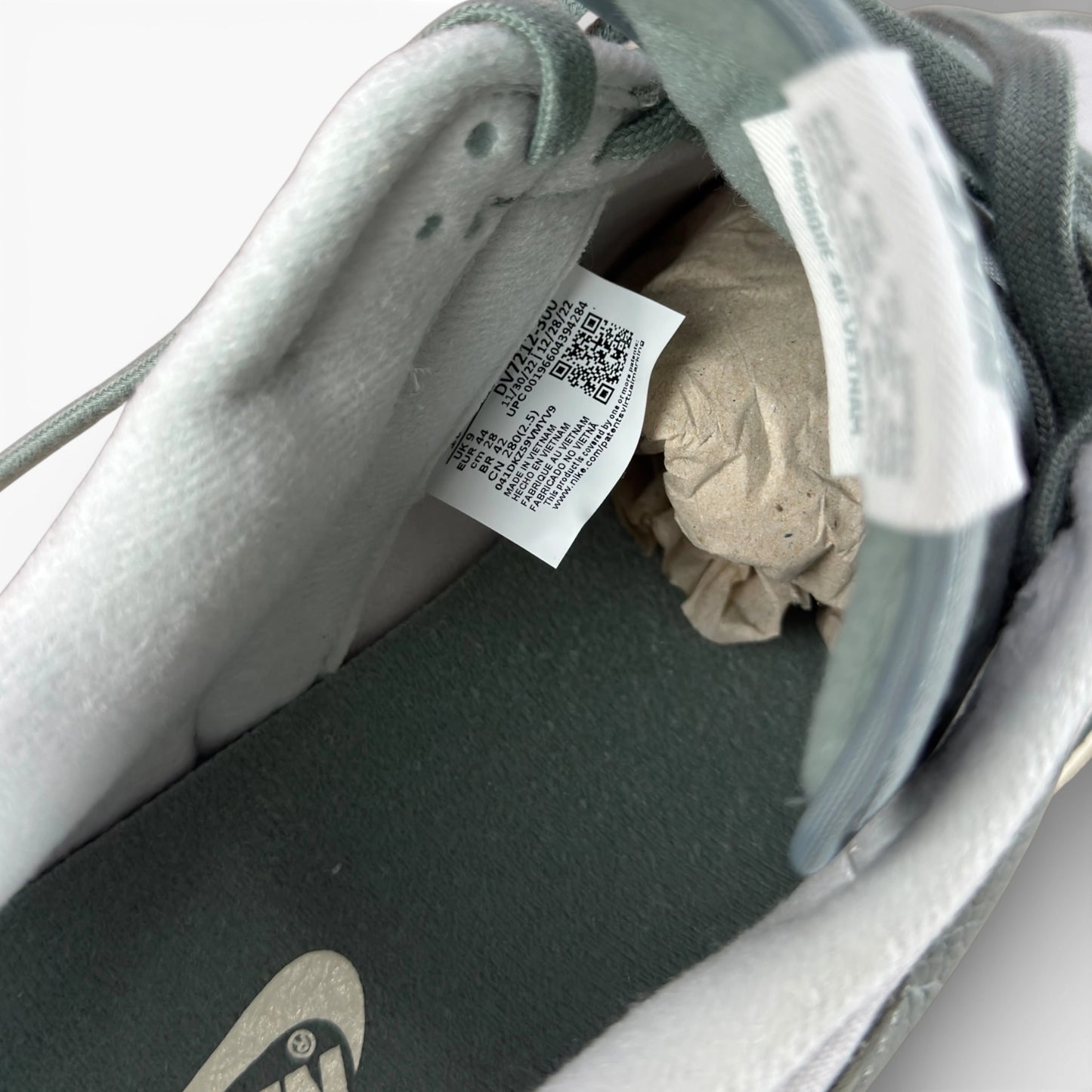 Nike Dunk Low Mica Green DV7212-300 – EU 44, brand new with original box