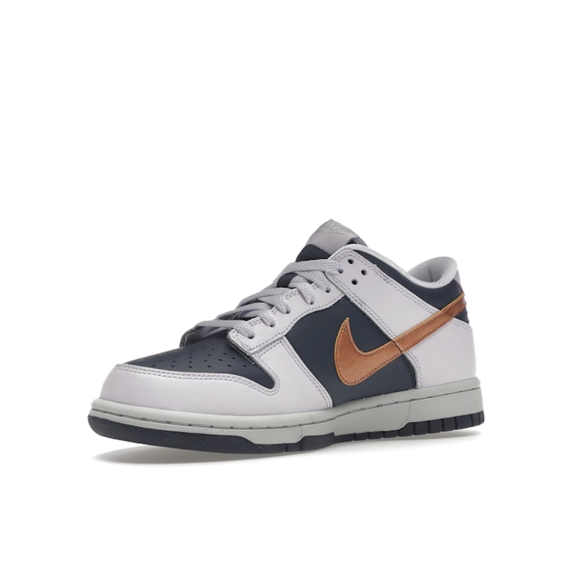 Nike Dunk Low SE GS sneakers, front view, in navy blue with metallic copper swoosh.