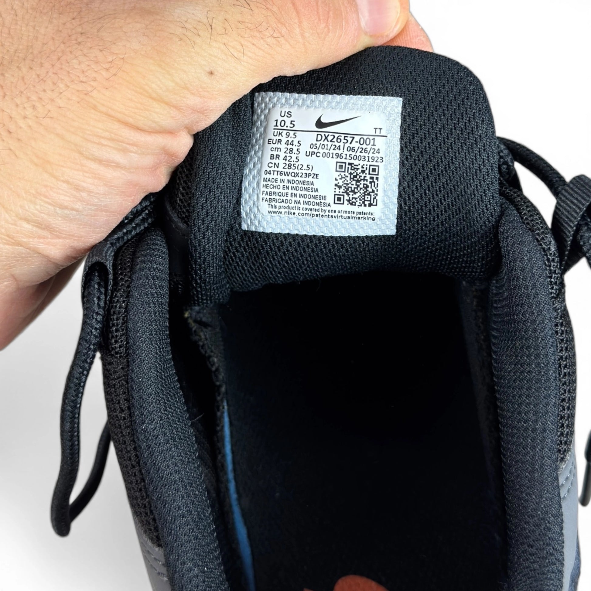 Nike Air Max 95 Black Grey Safety Orange DX2657-001 – EU 44.5, brand new with cut box