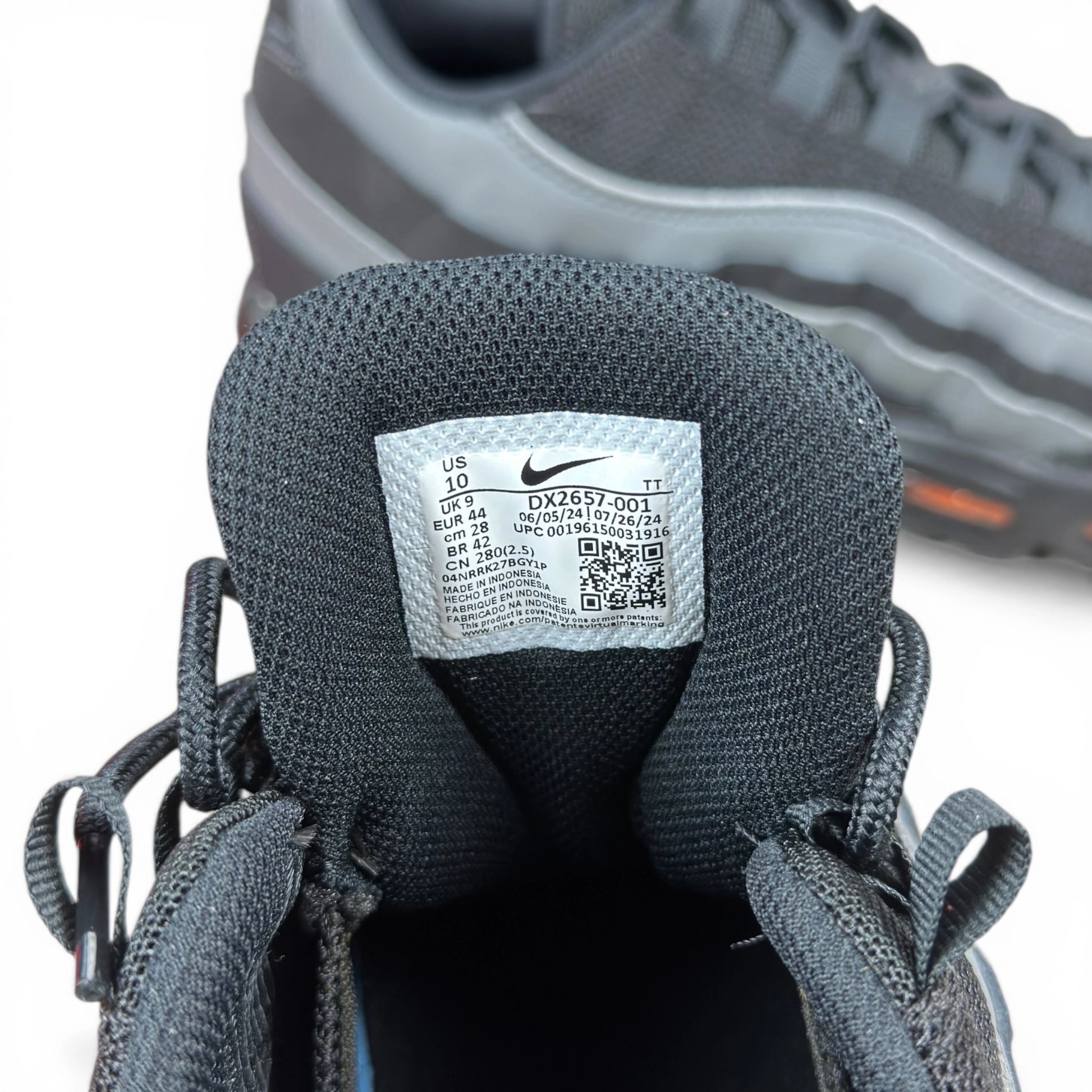 Nike Air Max 95 Black Grey Safety Orange DX2657-001 – EU 44, brand new with cut box