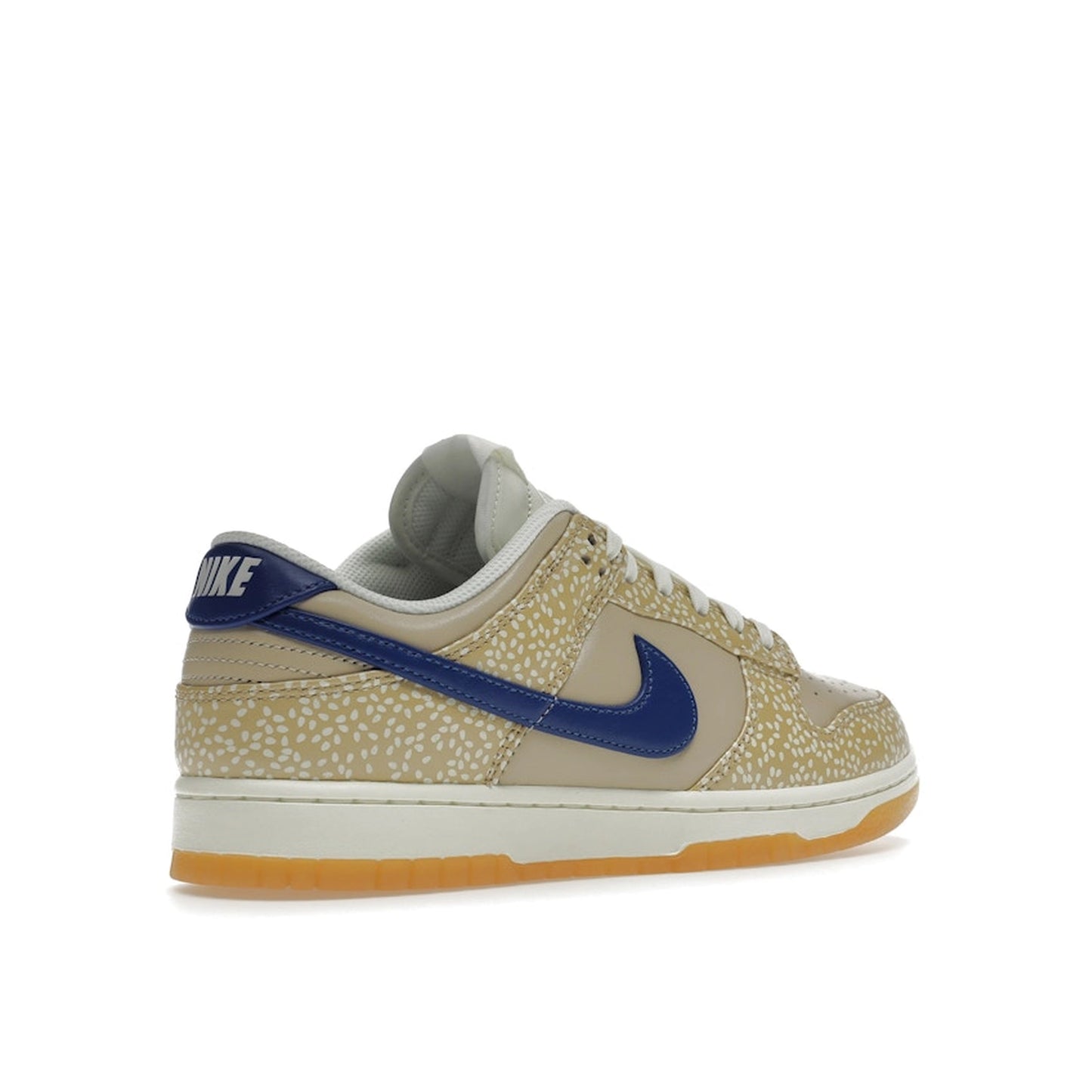 Nike Dunk Low Montreal Bagel sneakers, back view, model DZ4853-200, in sesame with beige and brown accents.