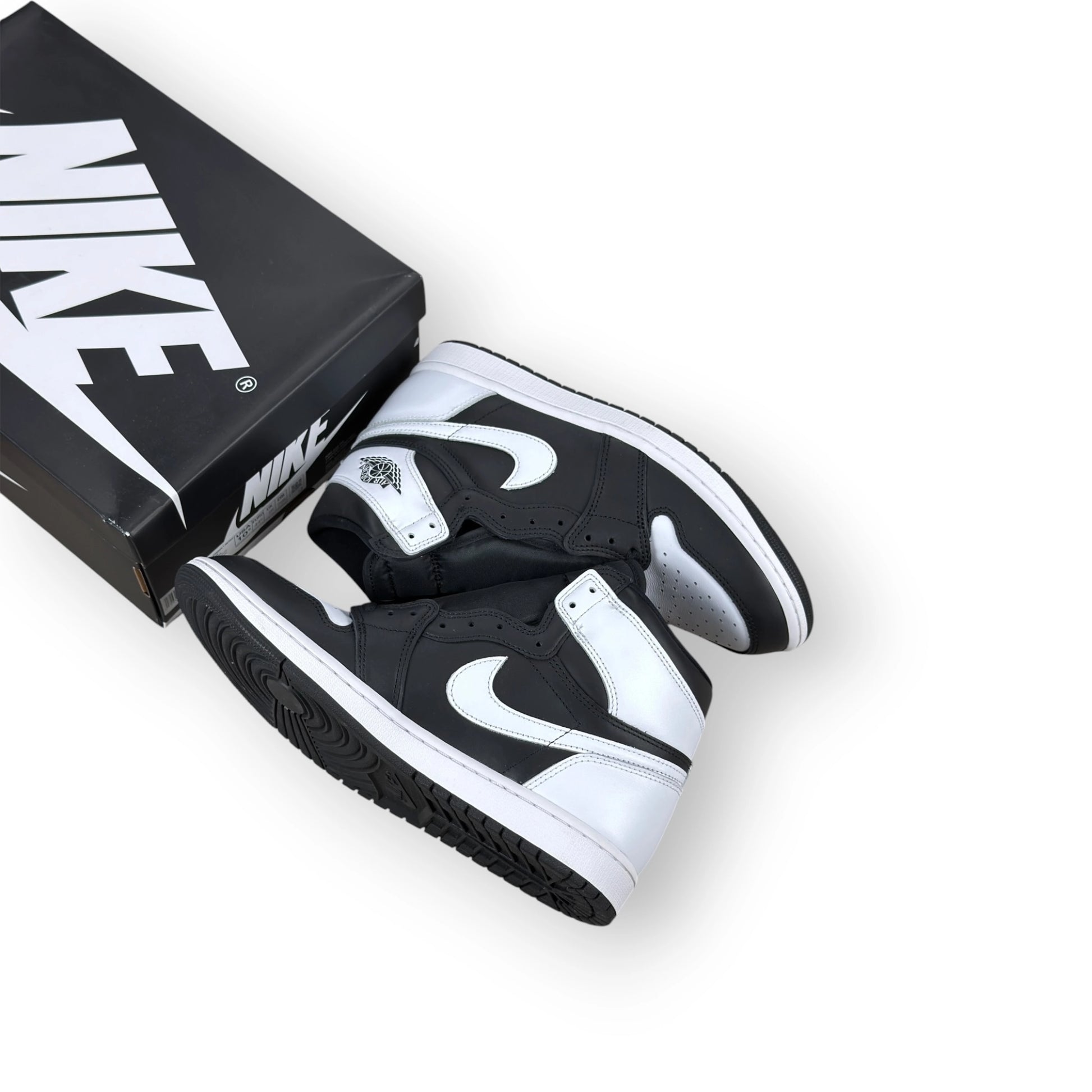 Jordan 1 Retro High OG Black White DZ5485-010 – EU 44.5, brand new with full original box