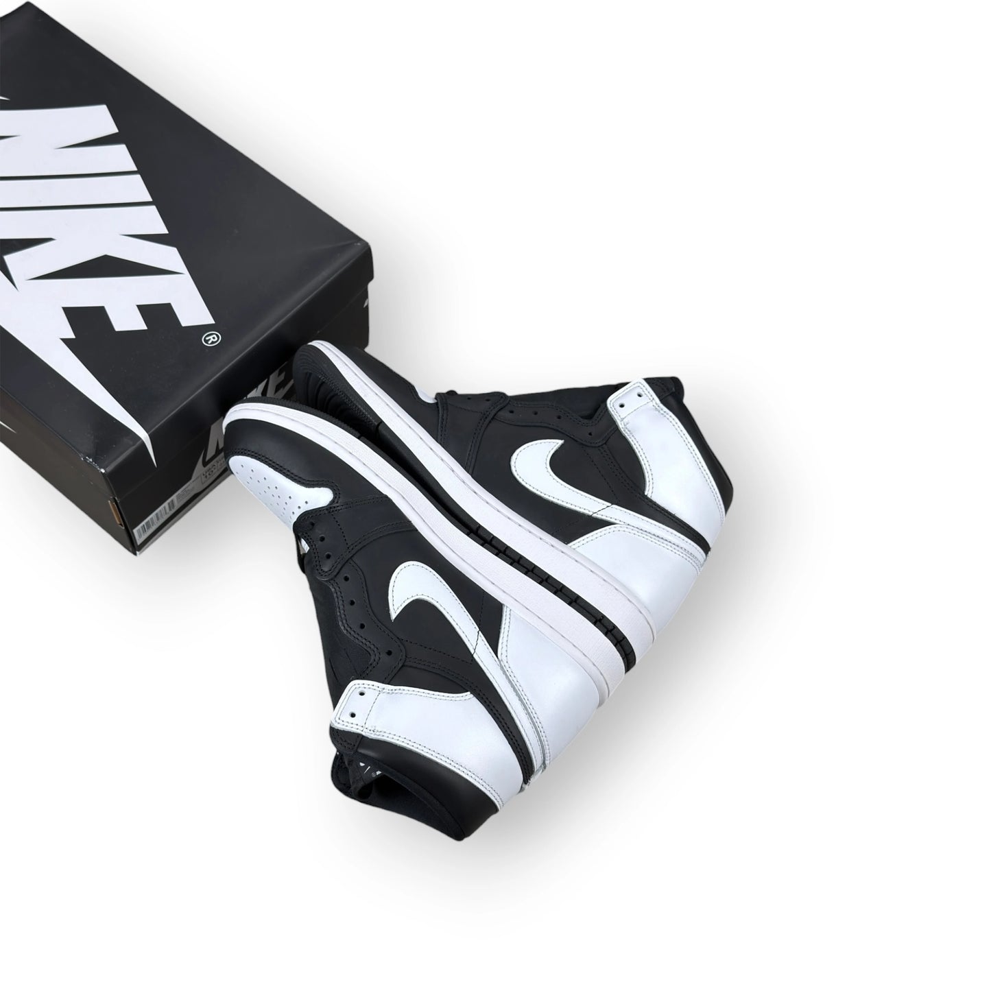 Jordan 1 Retro High OG Black White DZ5485-010 – EU 44.5, brand new with full original box